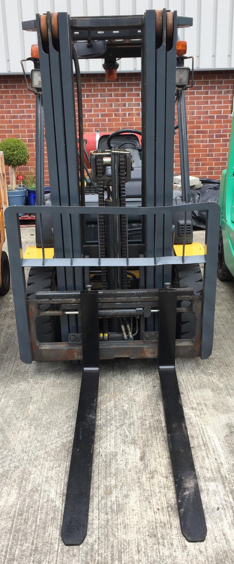 A KOMATSU FG20HT16A GAS FORKLIFT TRUCK - colour yellow/green.