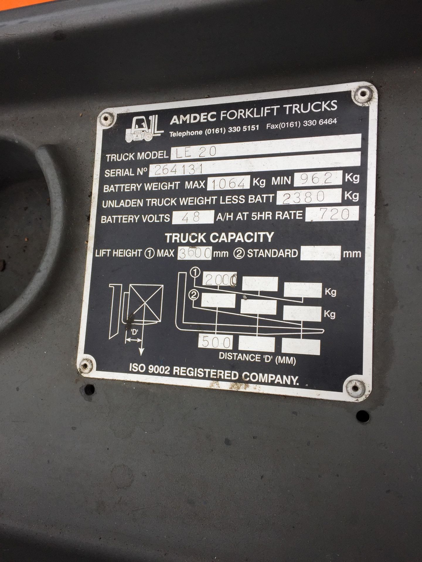 A JUNGHEINRICH LE20 TWO TONNE ELECTRIC FORK LIFT TRUCK. - Image 3 of 4