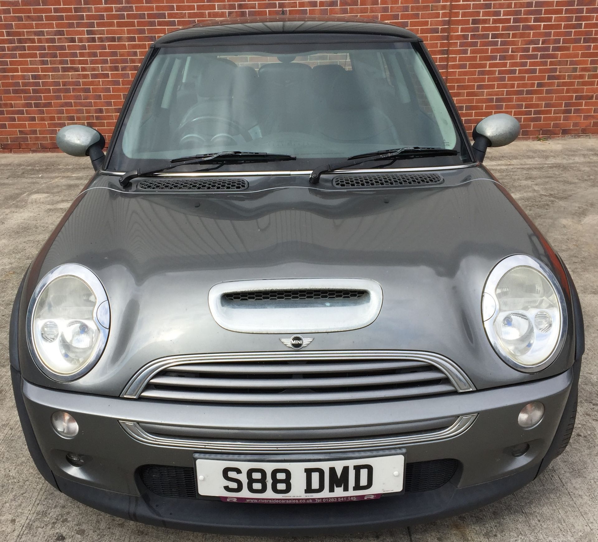 MINI COOPER 1.6S THREE DOOR HATCHBACK - Petrol - Grey - Grey/blue leather upholstery. - Image 4 of 10