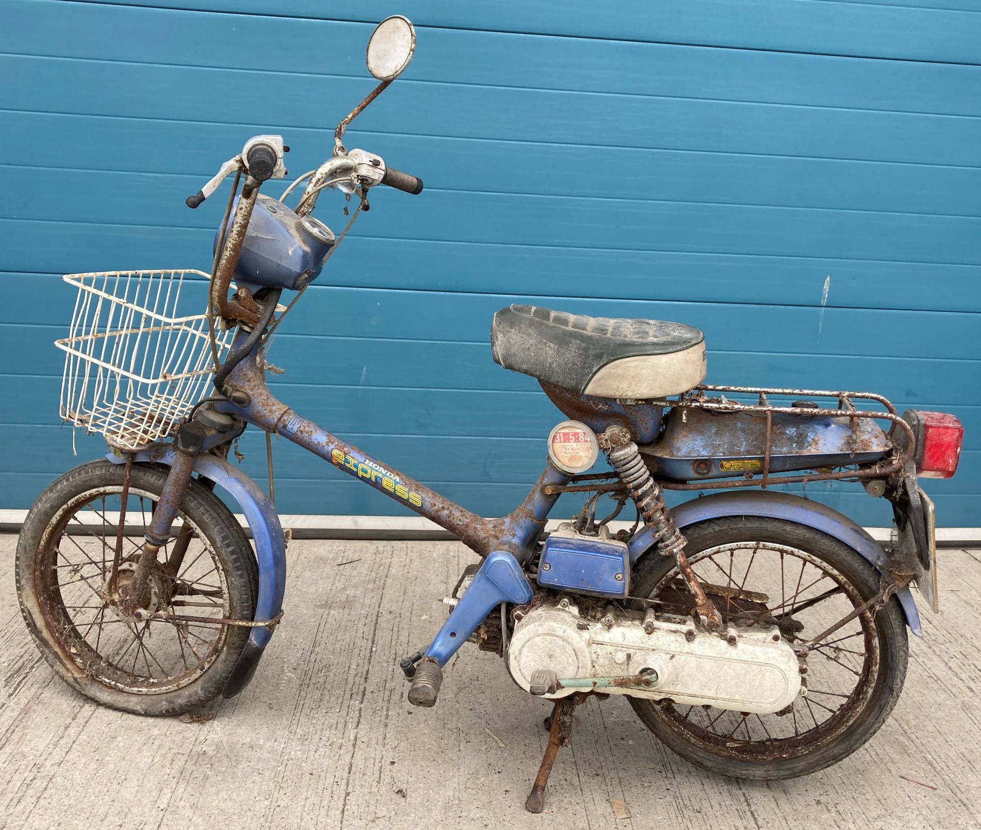 HONDA EXPRESS 49cc MOPED - Petrol - Blue. BARN FIND - From a deceased estate. Reg No: GWW 775T. - Image 2 of 10