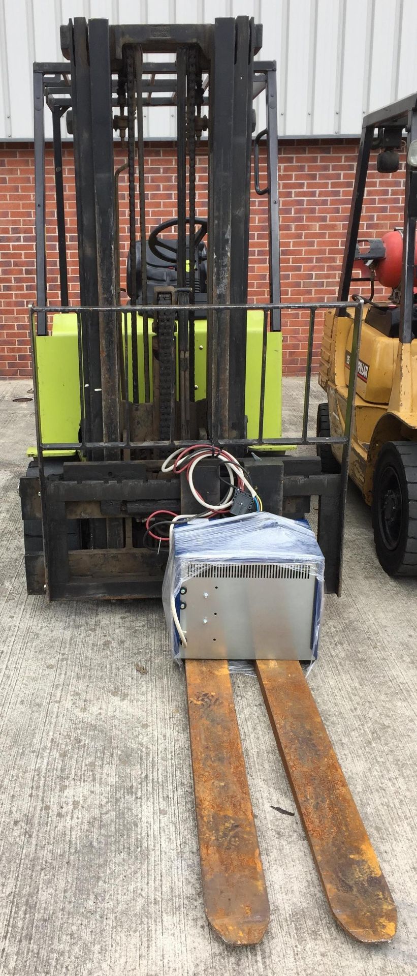 A CLARK CEM305 THREE TONNE ELECTRIC FORK LIFT TRUCK - colour: green, with Cascade side shift.