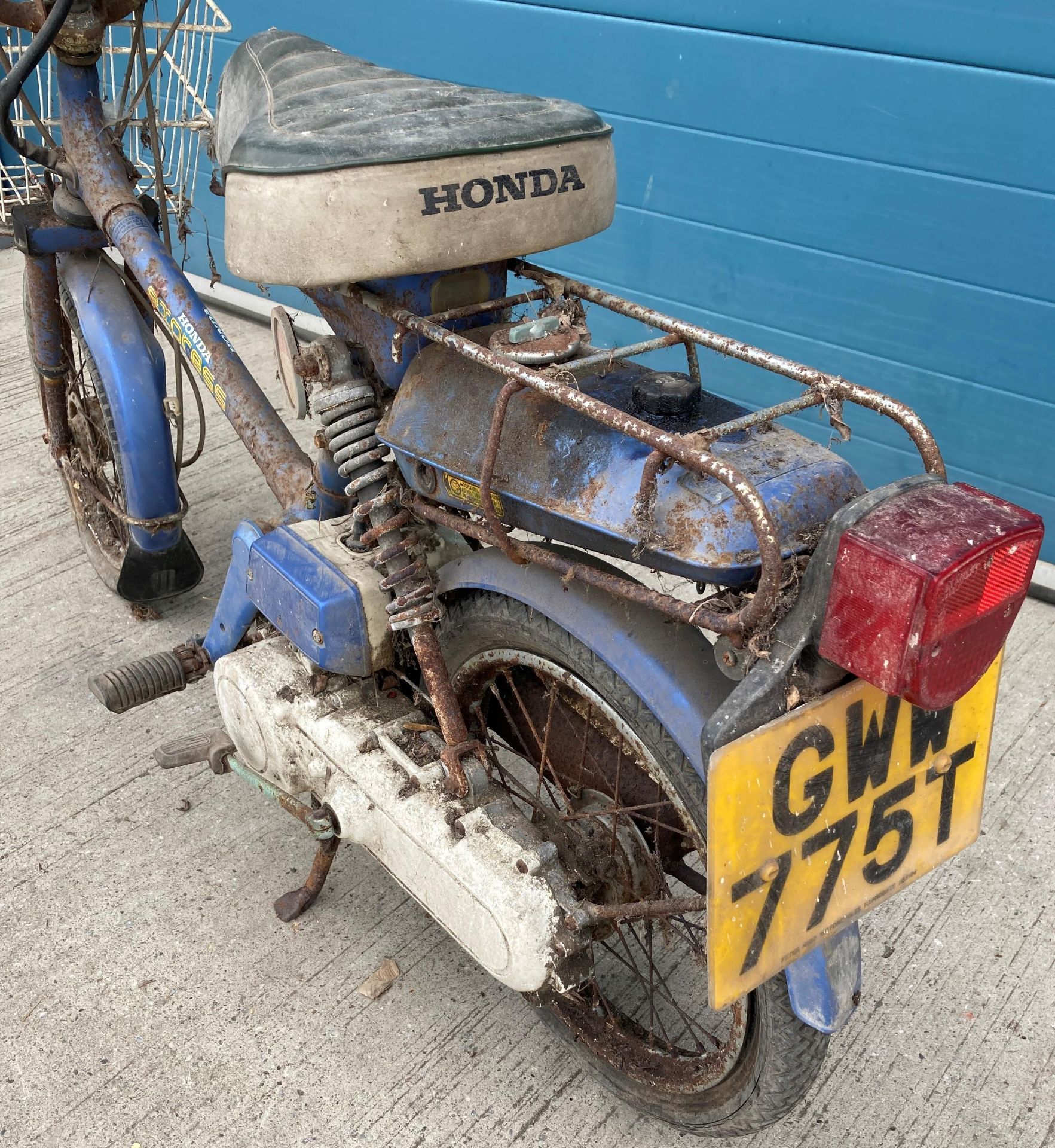 HONDA EXPRESS 49cc MOPED - Petrol - Blue. BARN FIND - From a deceased estate. Reg No: GWW 775T. - Image 8 of 10
