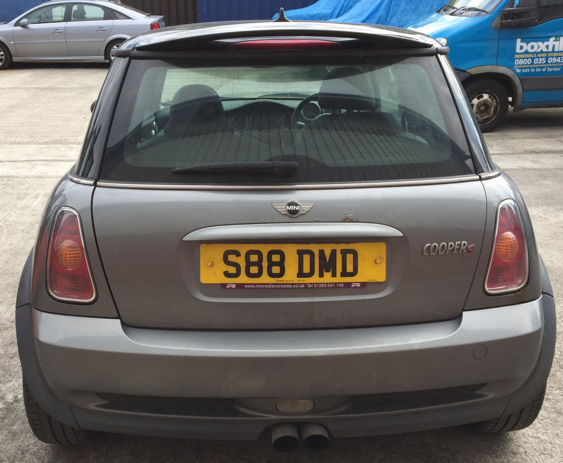 MINI COOPER 1.6S THREE DOOR HATCHBACK - Petrol - Grey - Grey/blue leather upholstery. - Image 3 of 10