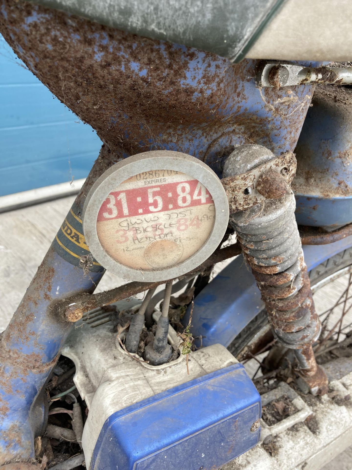 HONDA EXPRESS 49cc MOPED - Petrol - Blue. BARN FIND - From a deceased estate. Reg No: GWW 775T. - Image 3 of 10