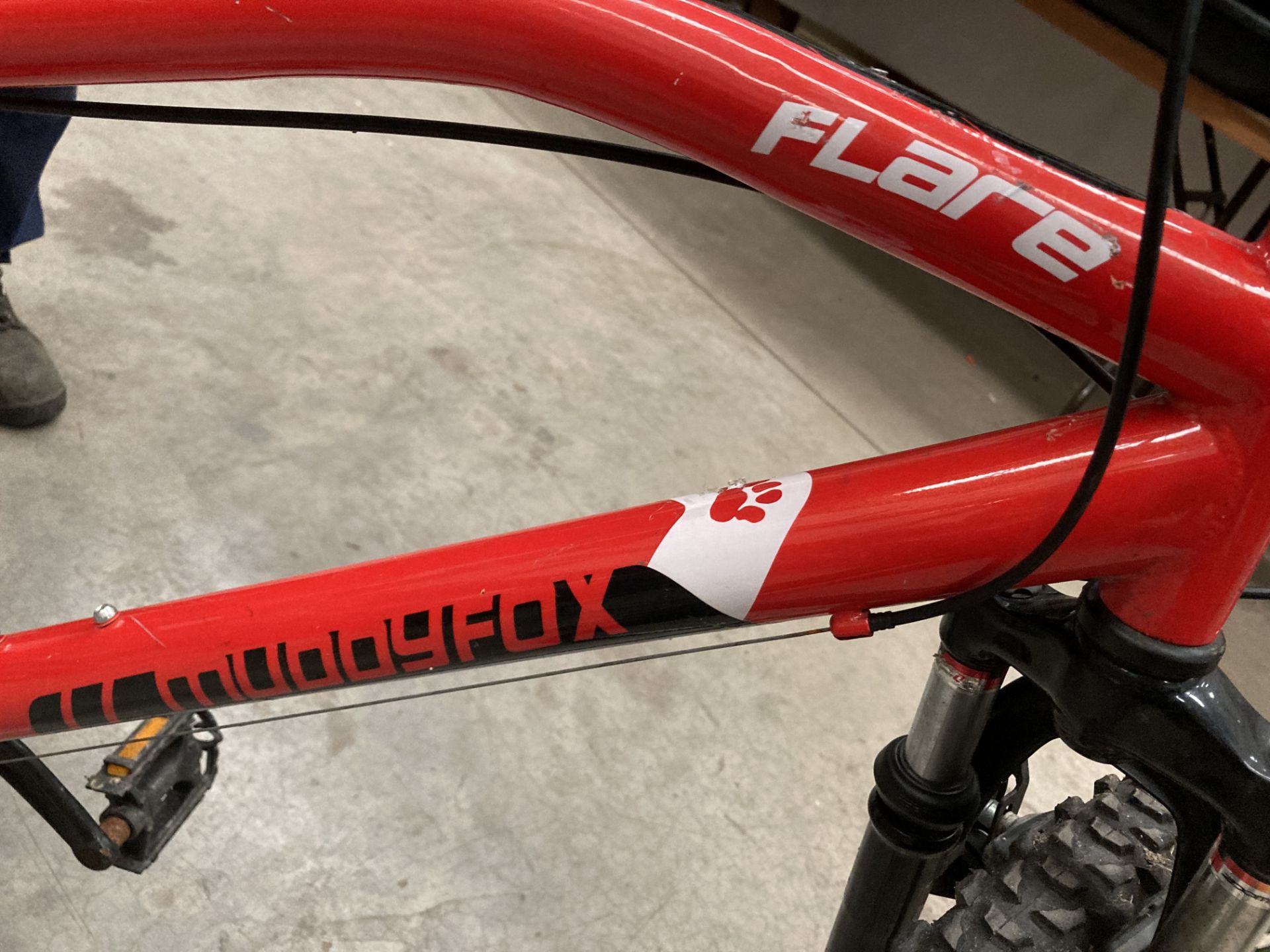 A Muddy Fox Flare 18 speed mountain bike in red - 20 " frame - Image 2 of 2