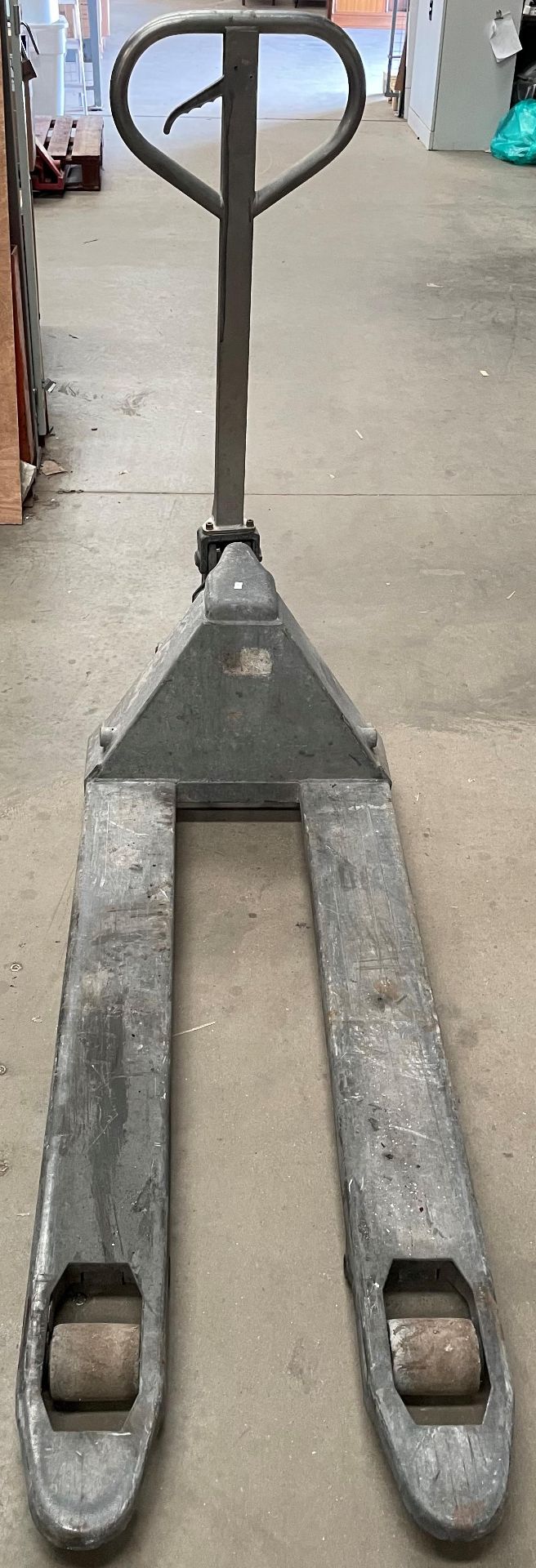 Pallet truck - long reach