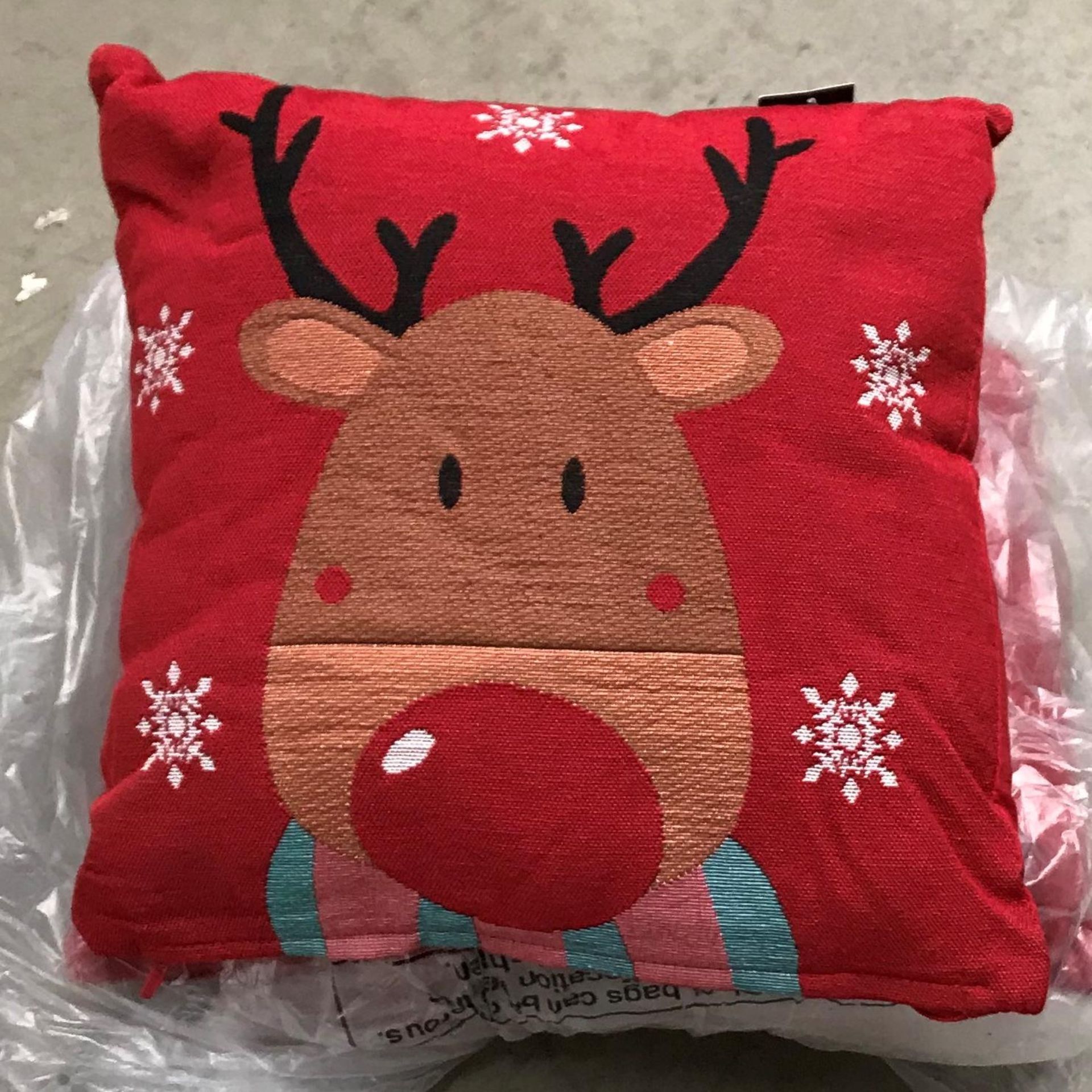 24 x packs of 2 tapestry cushions - reindeer - 38 x 38 cm (48)