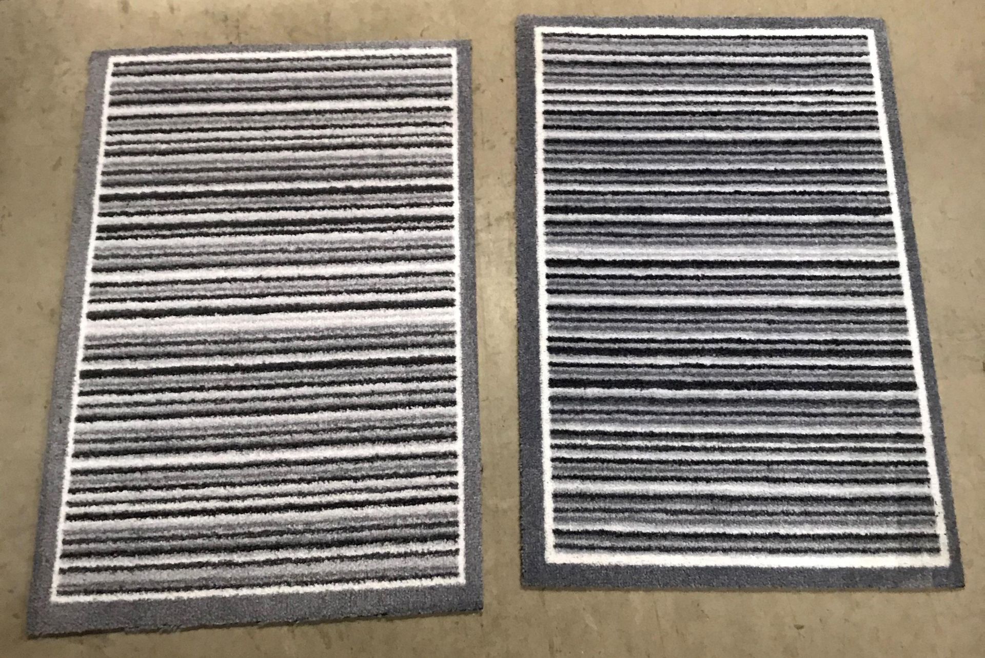 5 x grey and white striped rubber backed mats - 75 x 50cm