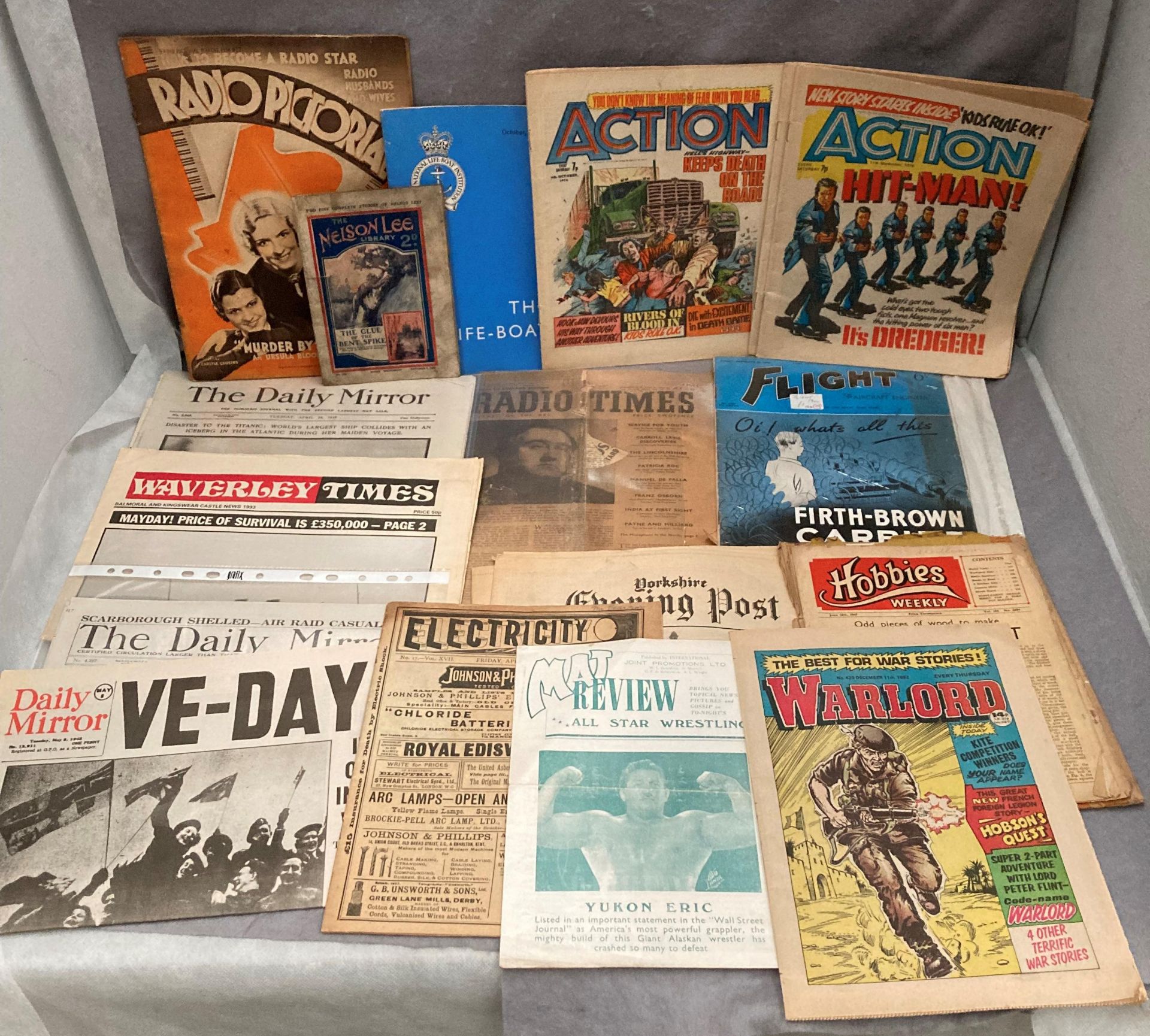 A quantity of old magazines and comics including Flight 1940, Electricity April 24th 1903,