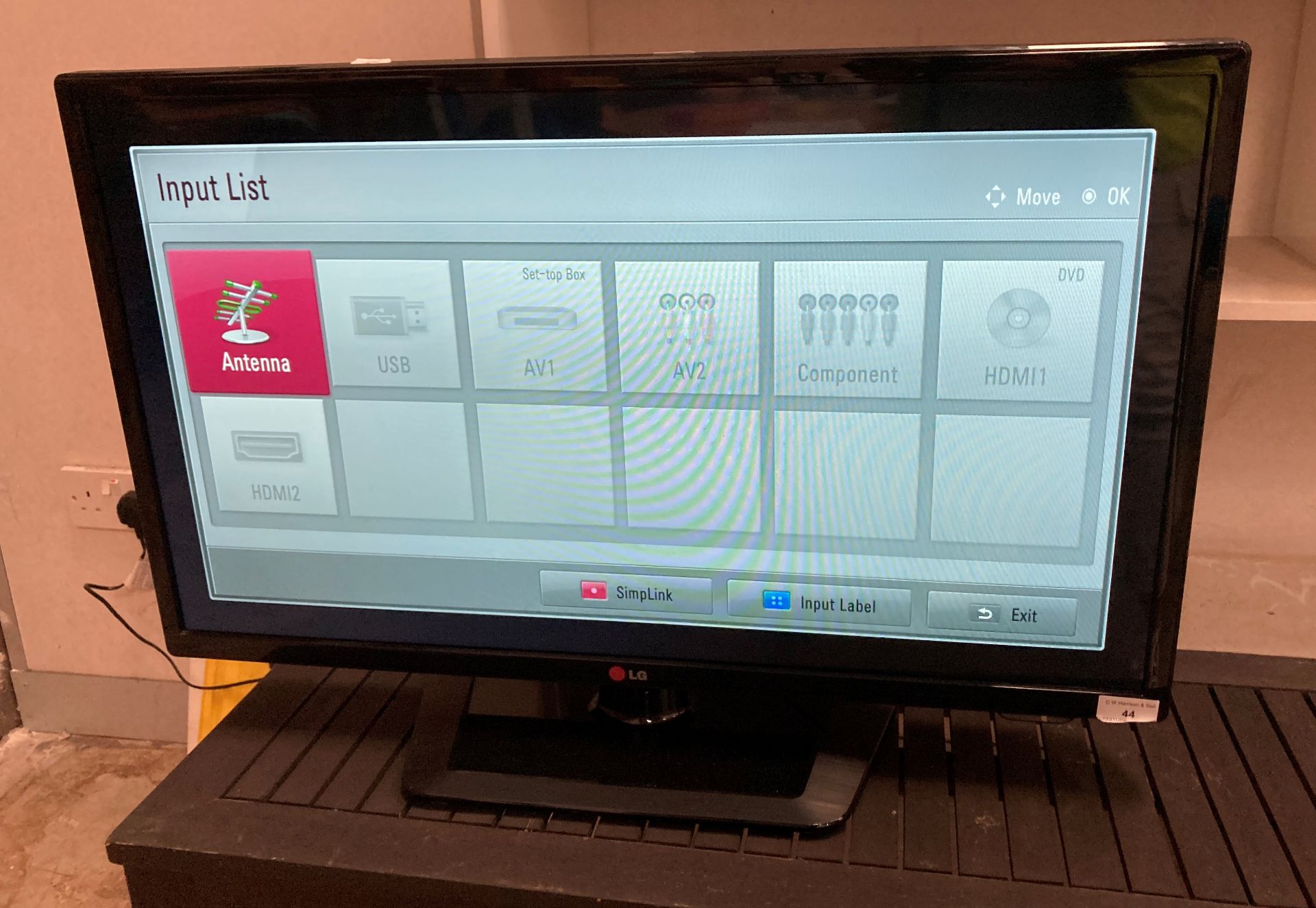 An LG 32L5345T 32" TV - no remote control - Image 2 of 3