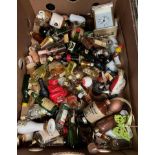 Contents to tray - large quantity of miniature spirits and liquers - some part full and some