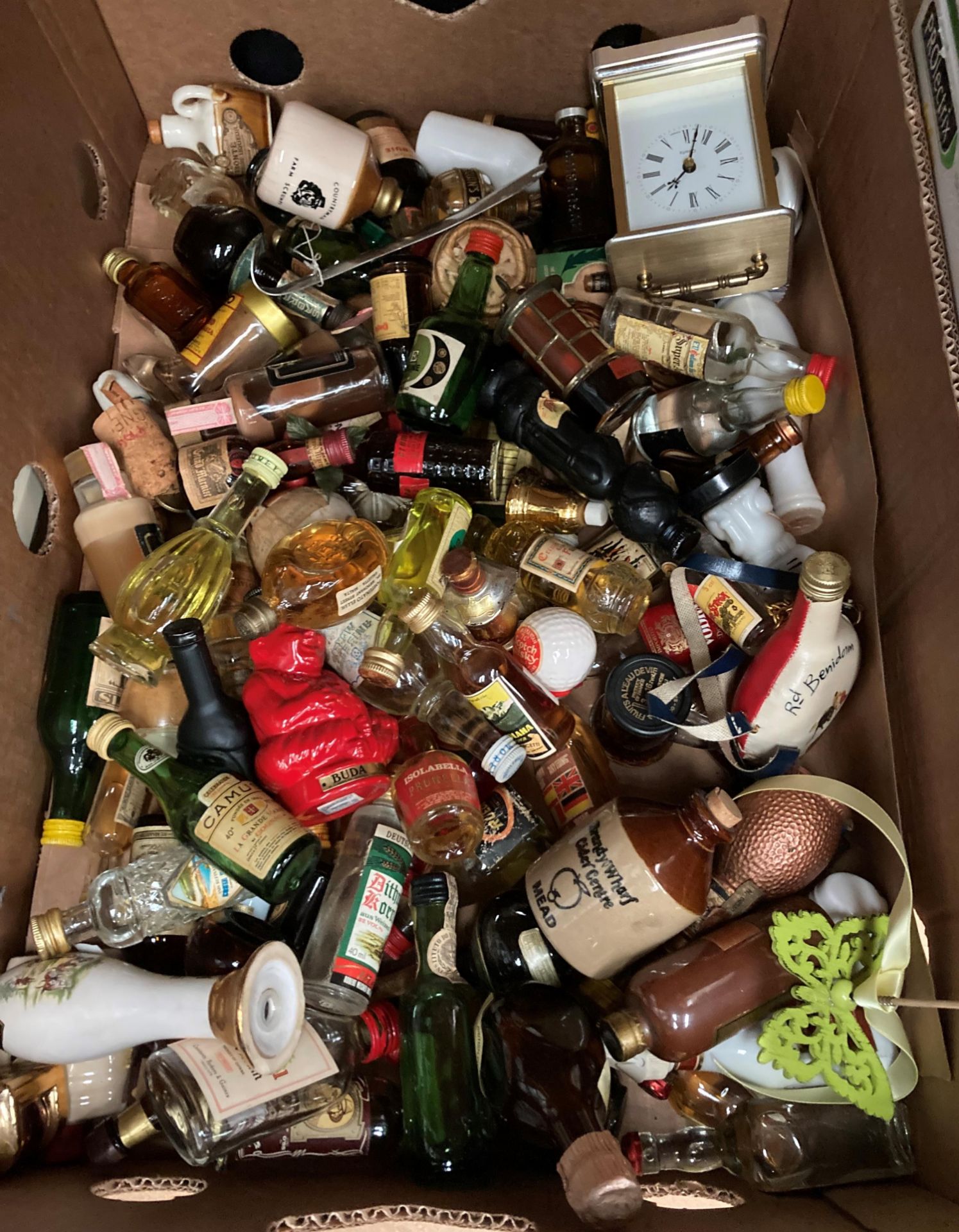 Contents to tray - large quantity of miniature spirits and liquers - some part full and some