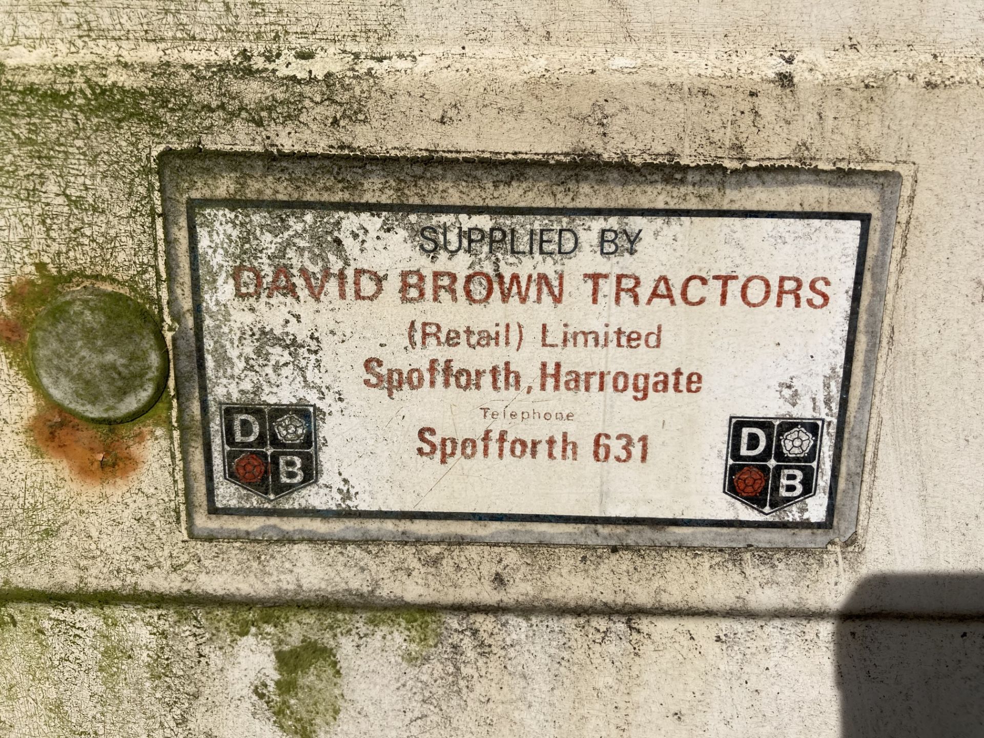 DAVID BROWN 995 CASE AGRICULTURAL TRACTOR complete with cab - White and red. From a deceased estate. - Image 7 of 16