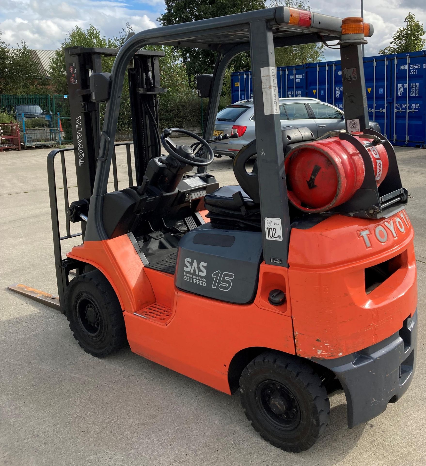 TOYOTA 1.5 tonne gas forklift truck - side shift - orange/grey. - Image 3 of 8