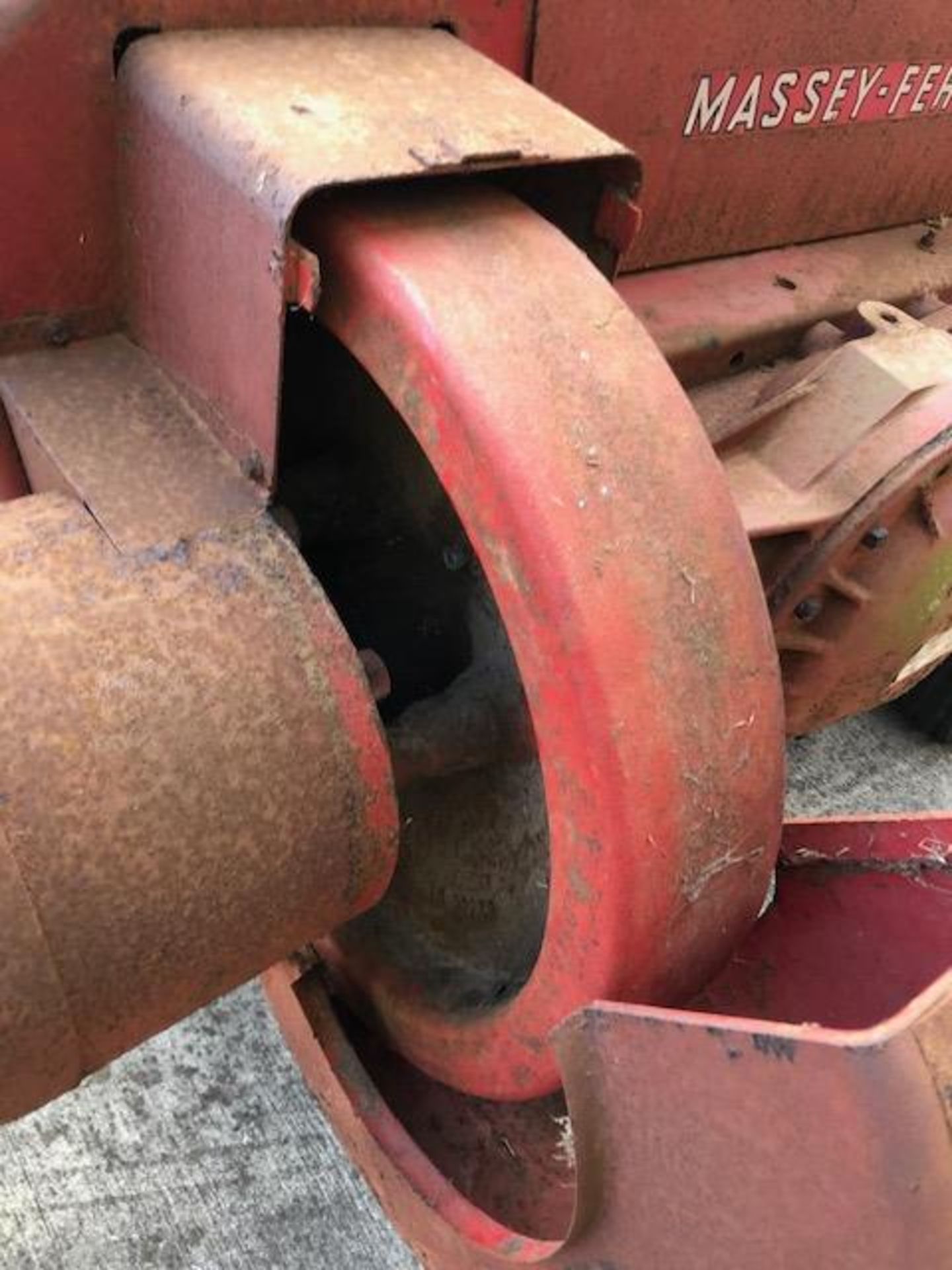 A MASSEY FERGUSON 20-8 HAY BALING MACHINE - Red. From a deceased estate. Serial No: 66295. - Image 14 of 14