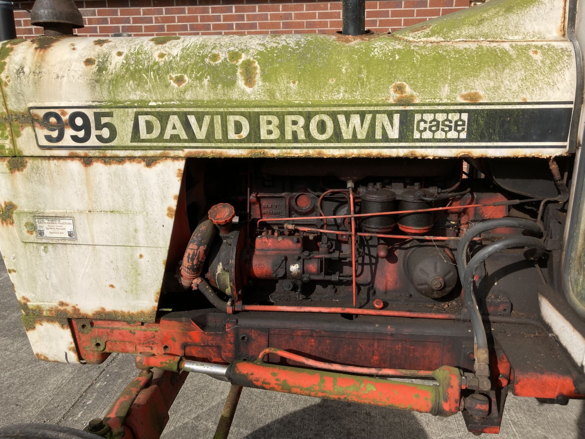 DAVID BROWN 995 CASE AGRICULTURAL TRACTOR complete with cab - White and red. From a deceased estate. - Image 6 of 16