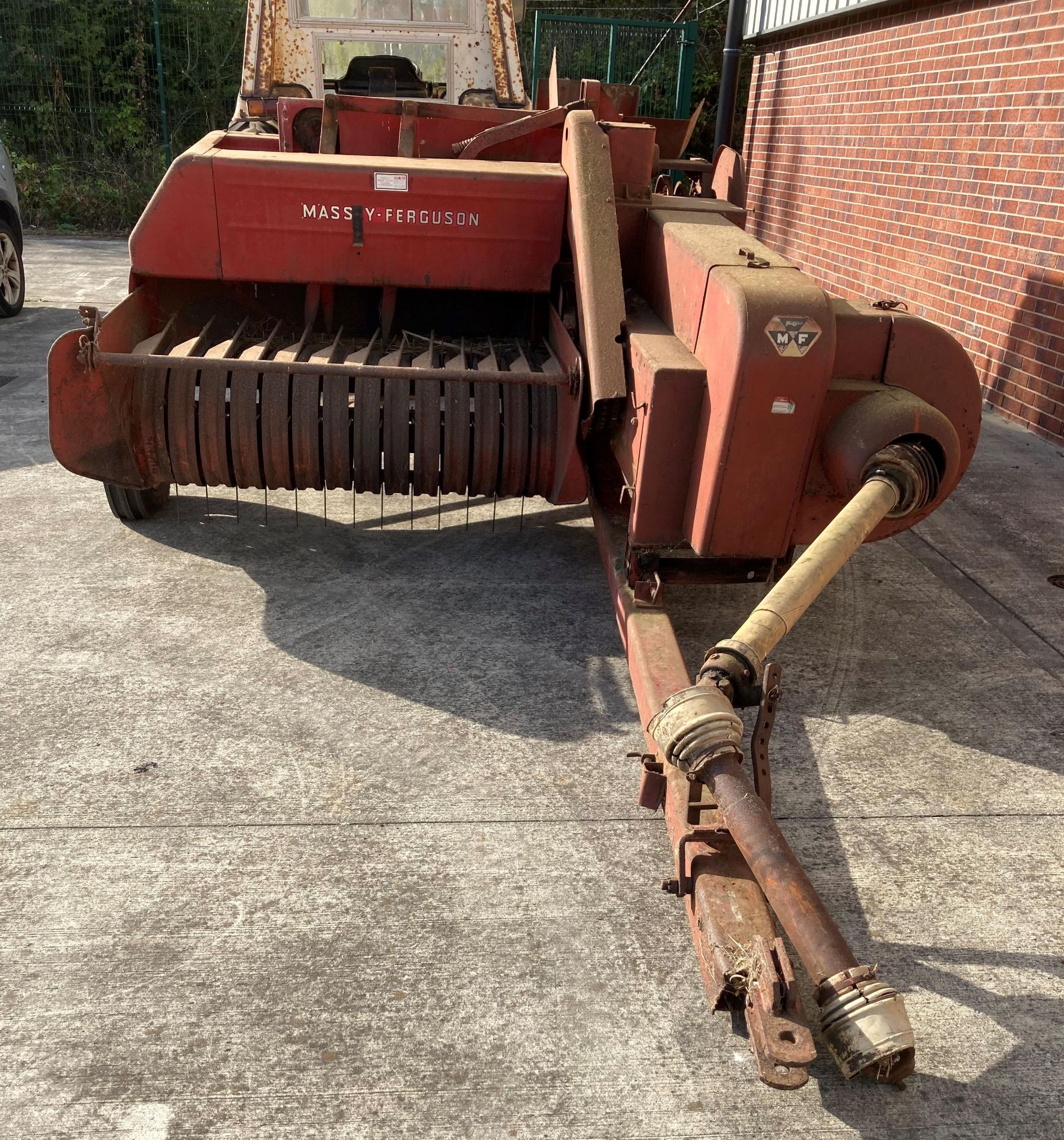 A MASSEY FERGUSON 20-8 HAY BALING MACHINE - Red. From a deceased estate. Serial No: 66295. - Image 4 of 14