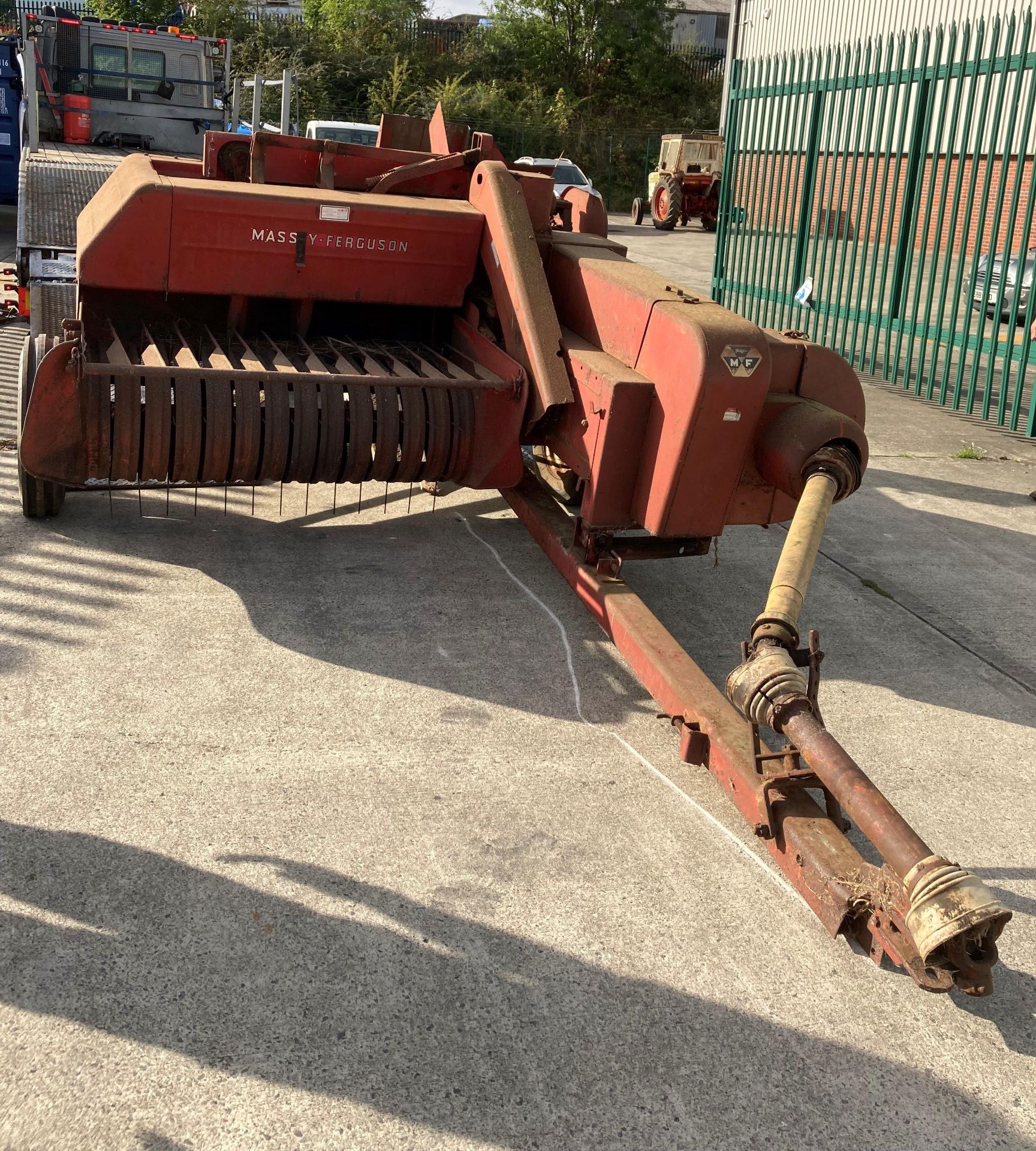 A MASSEY FERGUSON 20-8 HAY BALING MACHINE - Red. From a deceased estate. Serial No: 66295. - Image 2 of 14