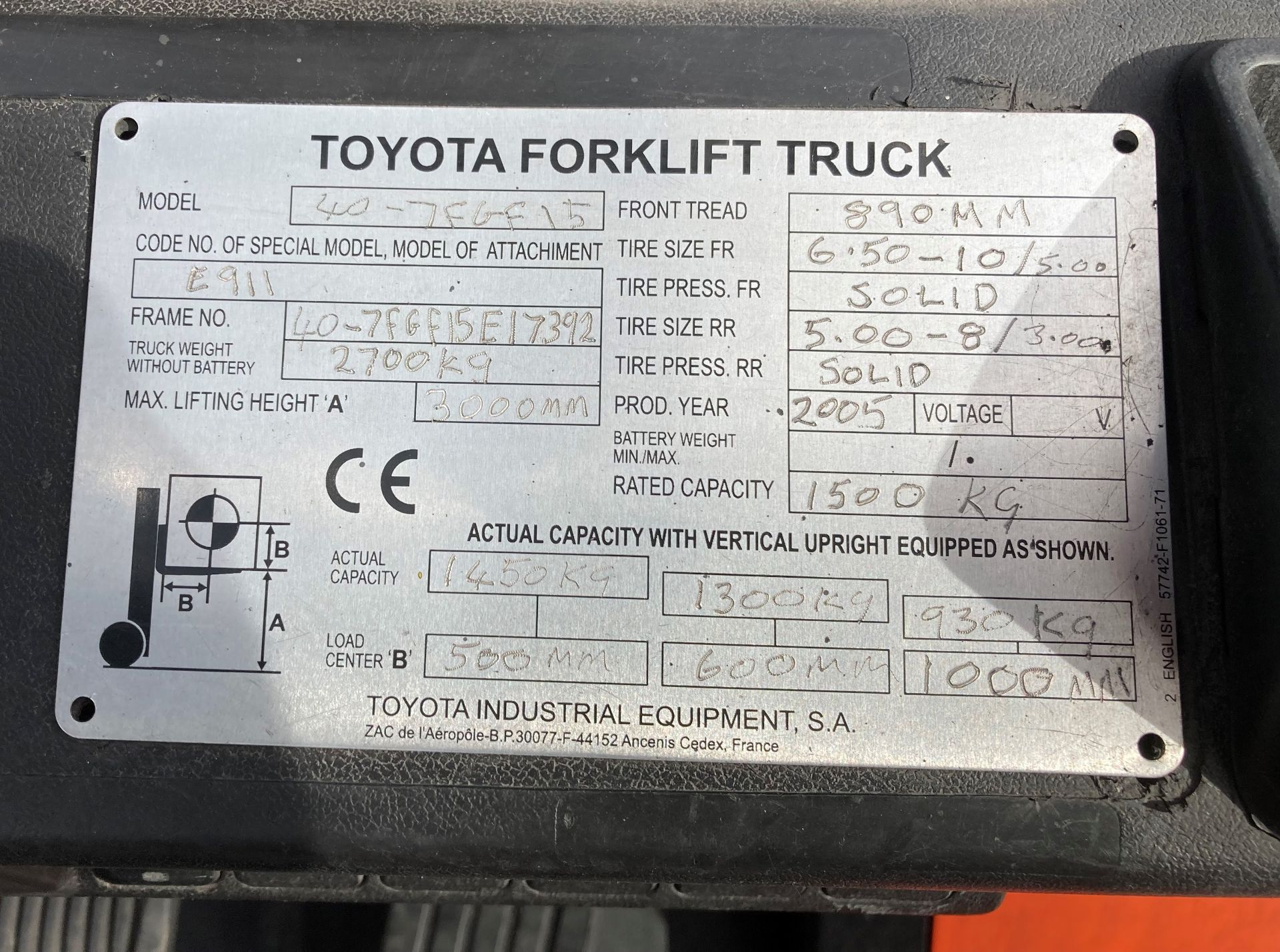 TOYOTA 1.5 tonne gas forklift truck - side shift - orange/grey. - Image 5 of 8
