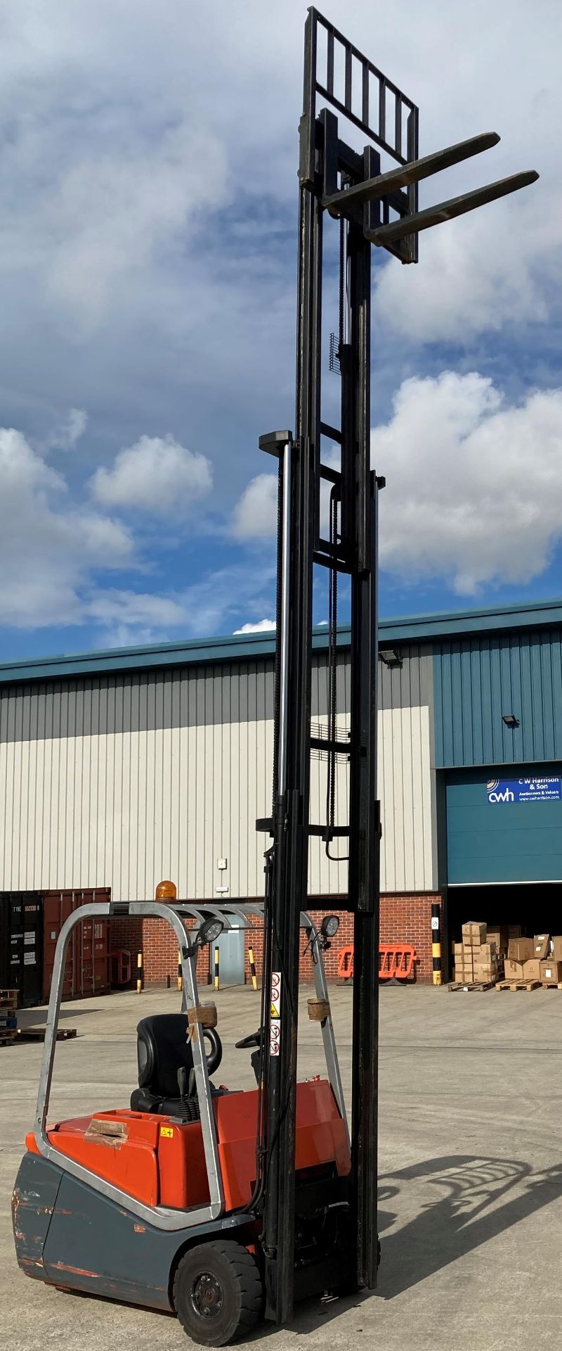 BT CARGO 1.5 tonne electric forklift truck - side shift - orange. - Image 4 of 5