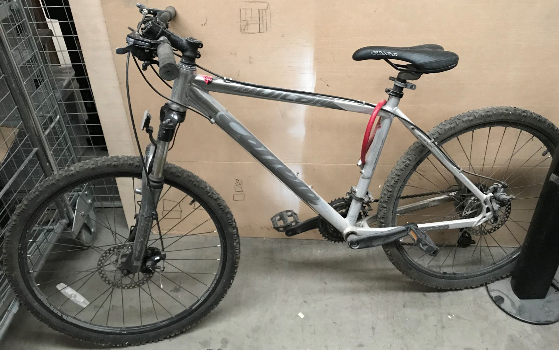 Carrera Vulcan 24 speed mountain bike on 18" frame