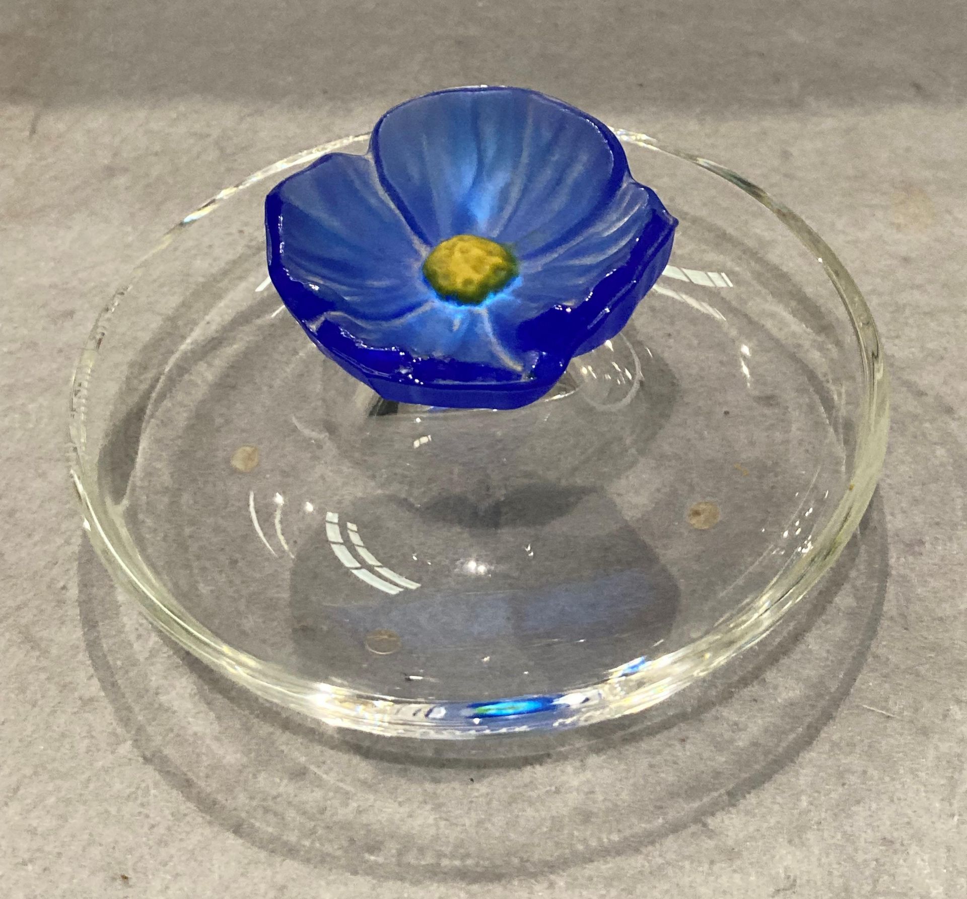 A Daum France Coupelle Cactus Fleur Bleu Franc modern pate de verre glass dish, - Image 2 of 5