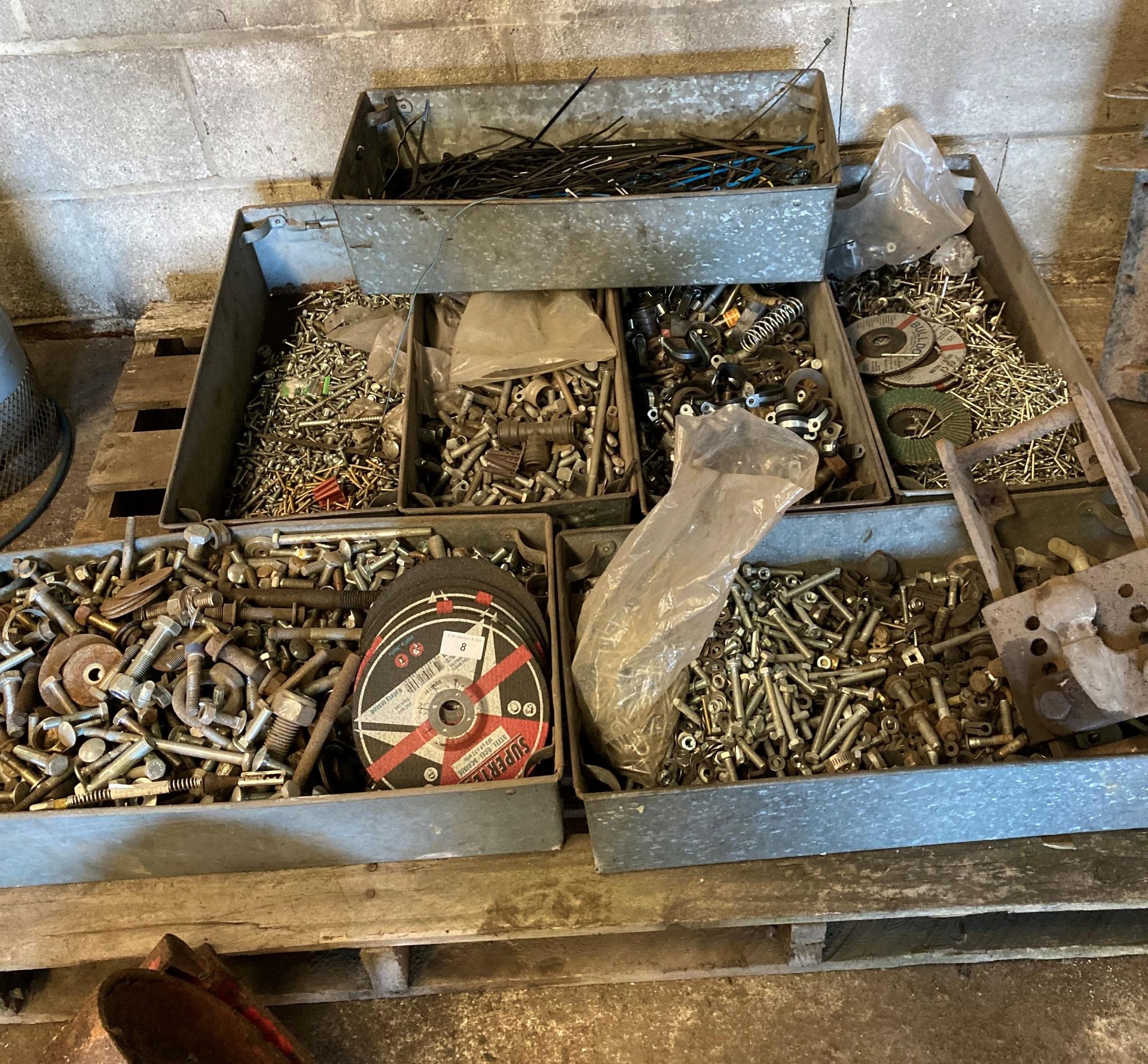 Contents to pallet - assorted trays, nuts, bolts, rivets,