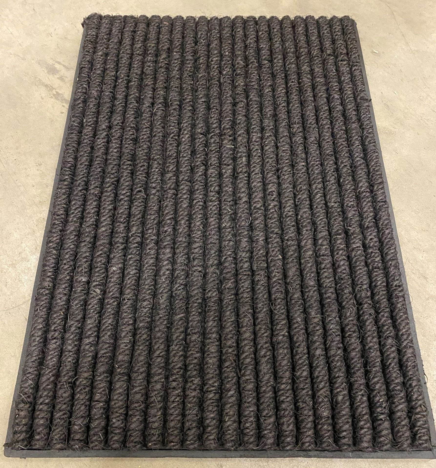 15 x Heavy Duty Looped Rubber Backed Doormats - 60cm x 40cm - Image 2 of 2