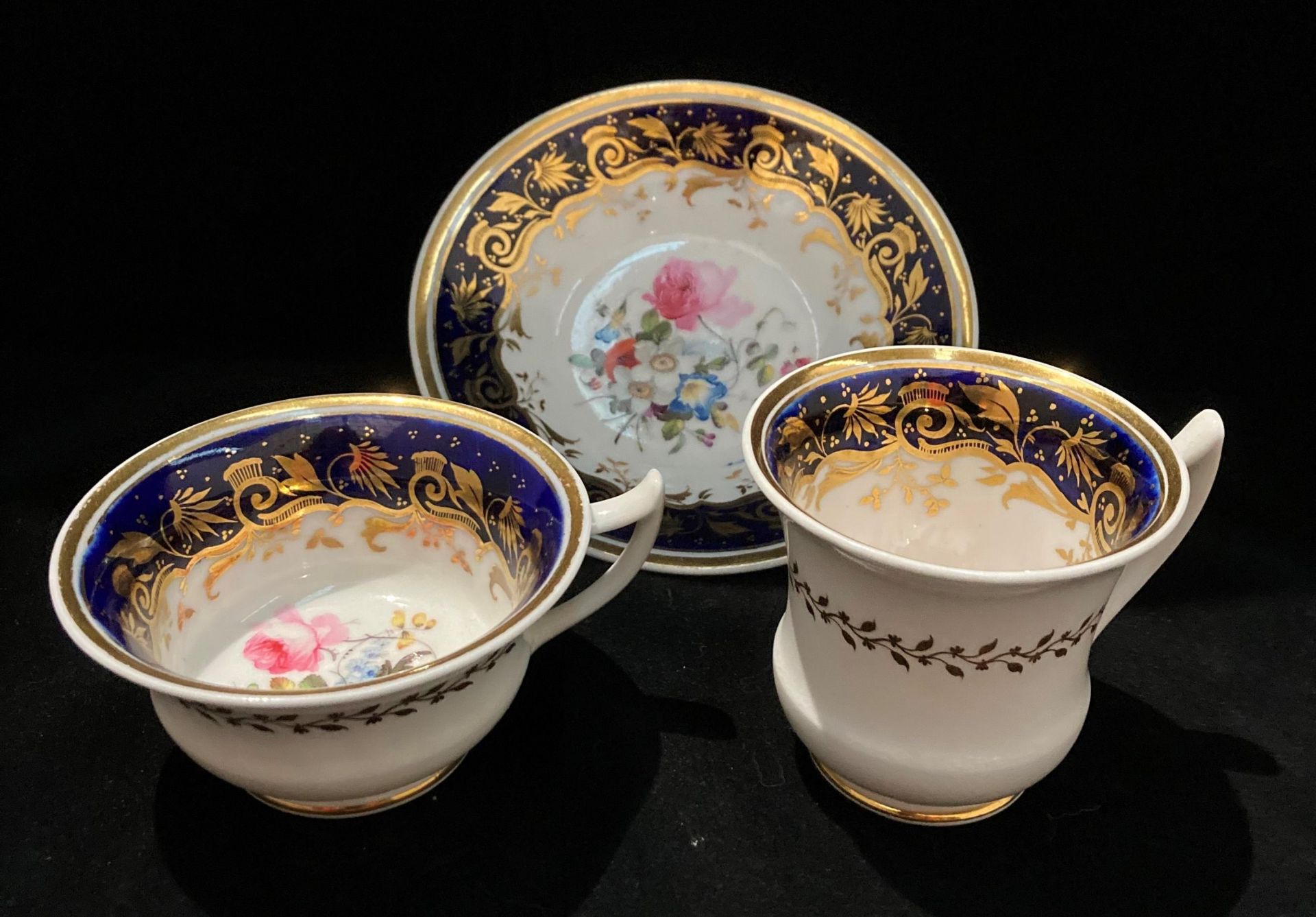 Two patterned trio sets, - Image 2 of 5