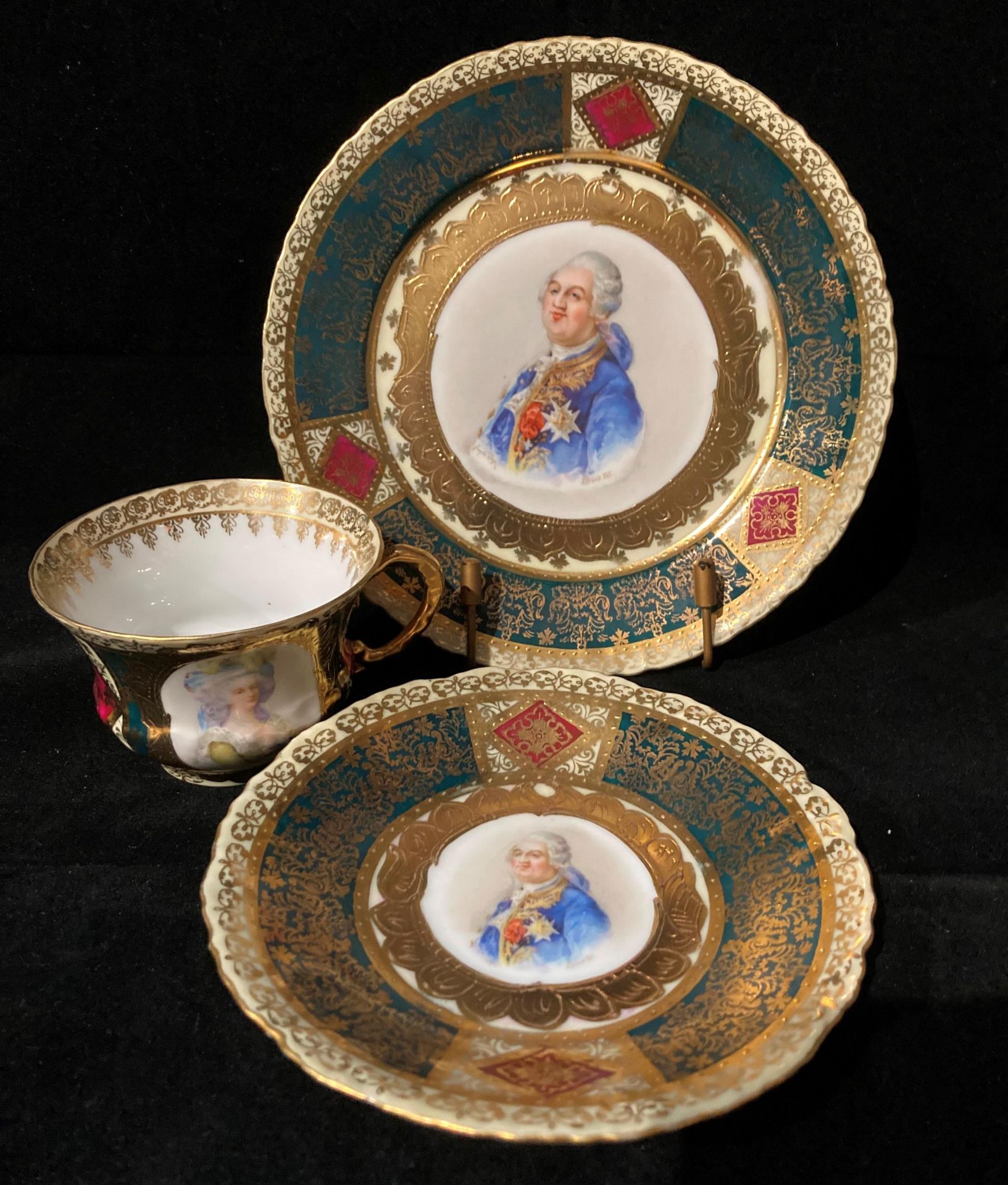 A Royal Vienna service of twelve cups and saucers, twelve side plates and two large plates, - Image 11 of 21