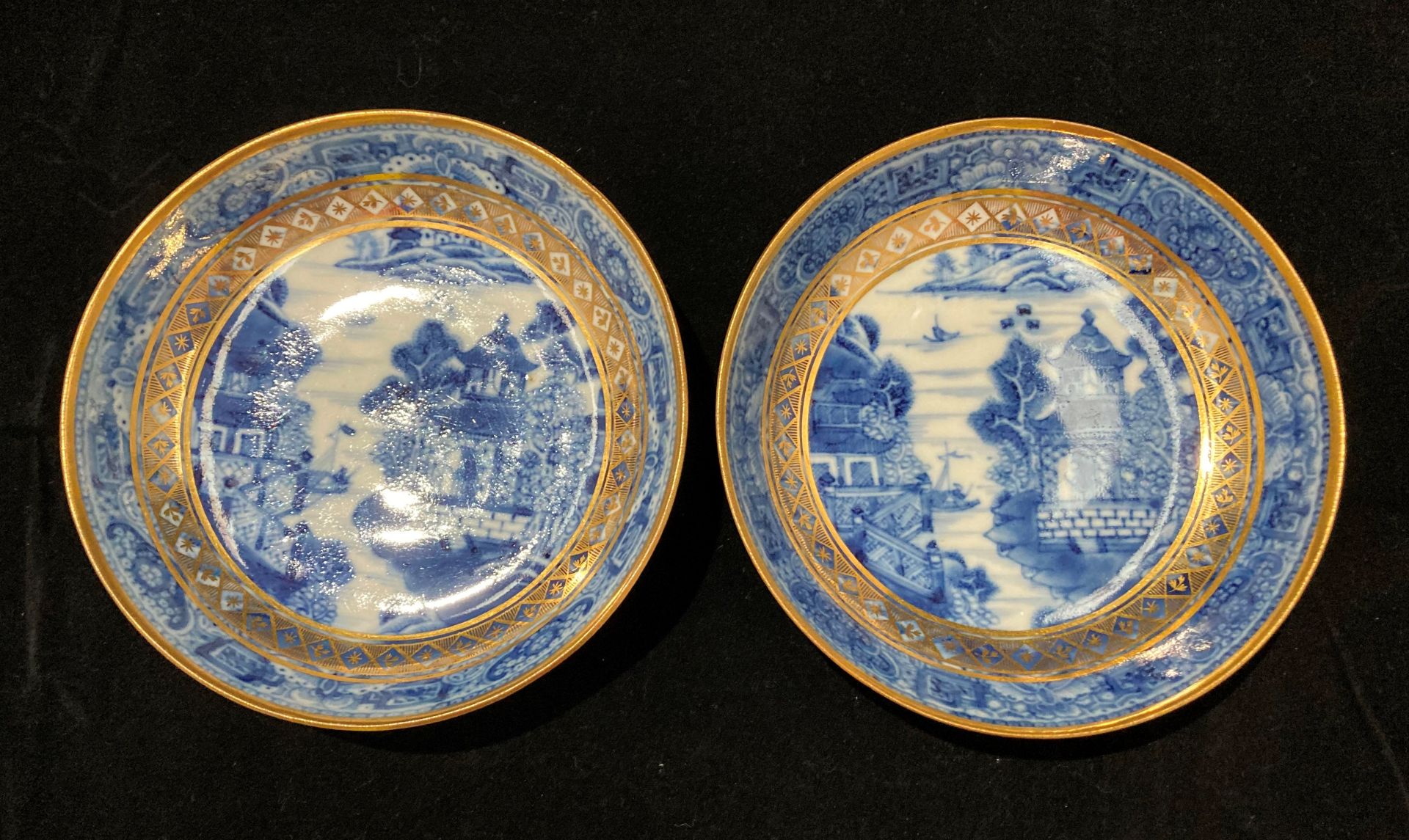 Two blue and gilt oriental patterned cups with matching bowls/saucers (four pieces) - Image 2 of 5