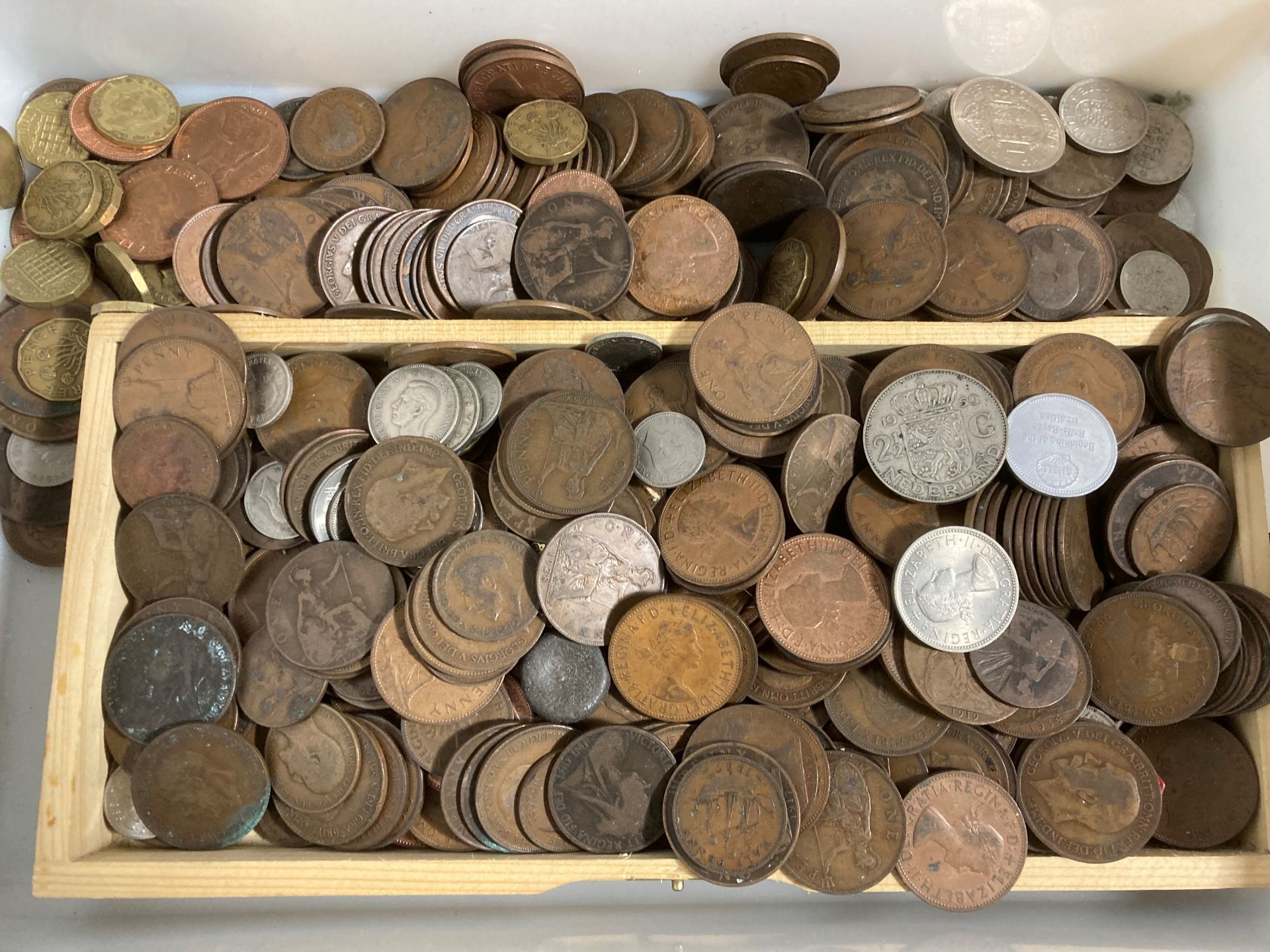 Contents to tray a large quantity of old pennies from Victoria to pre decimal, - Image 3 of 3