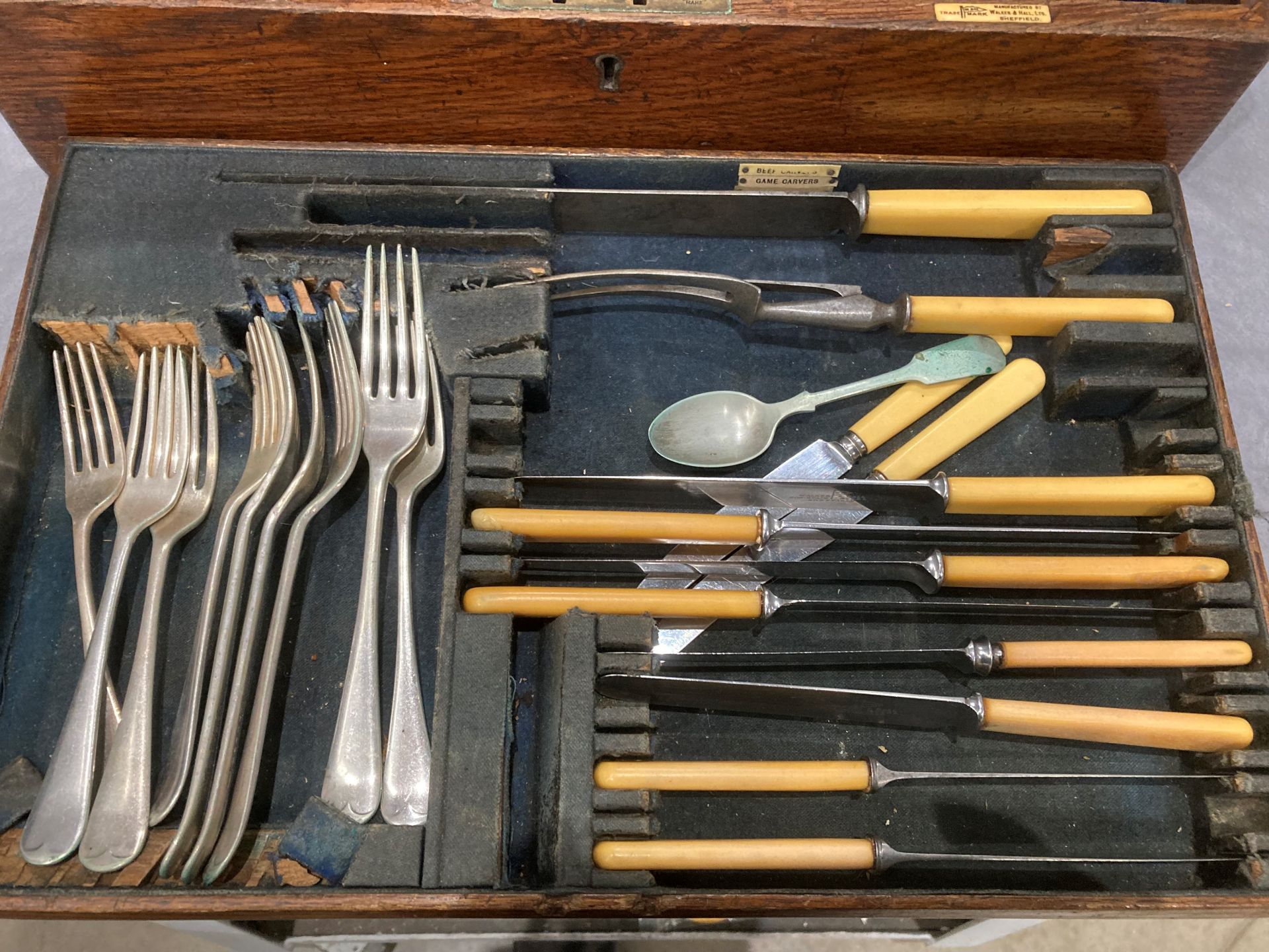 A Walker & Hall Ltd oak cutlery canteen containing approximately forty-four pieces of mixed cutlery - Image 5 of 6