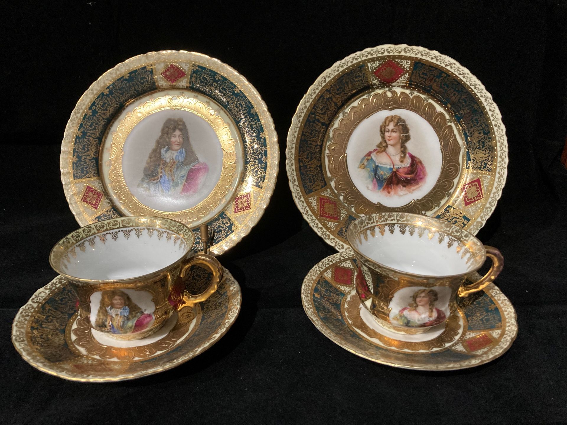 A Royal Vienna service of twelve cups and saucers, twelve side plates and two large plates, - Image 6 of 21