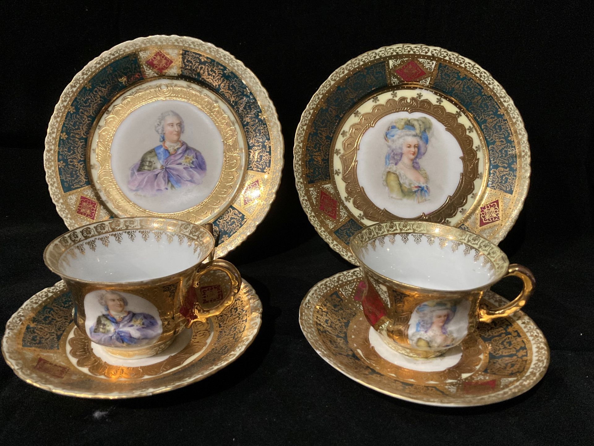 A Royal Vienna service of twelve cups and saucers, twelve side plates and two large plates, - Image 7 of 21