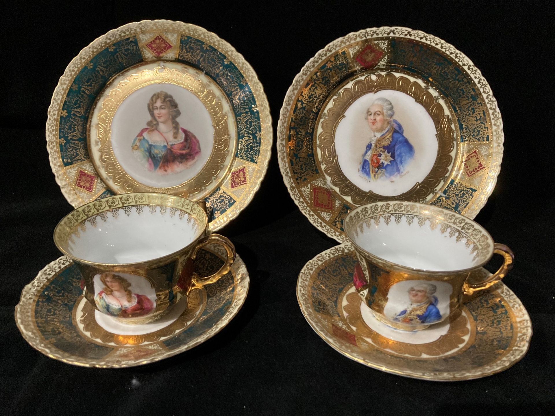 A Royal Vienna service of twelve cups and saucers, twelve side plates and two large plates, - Image 8 of 21