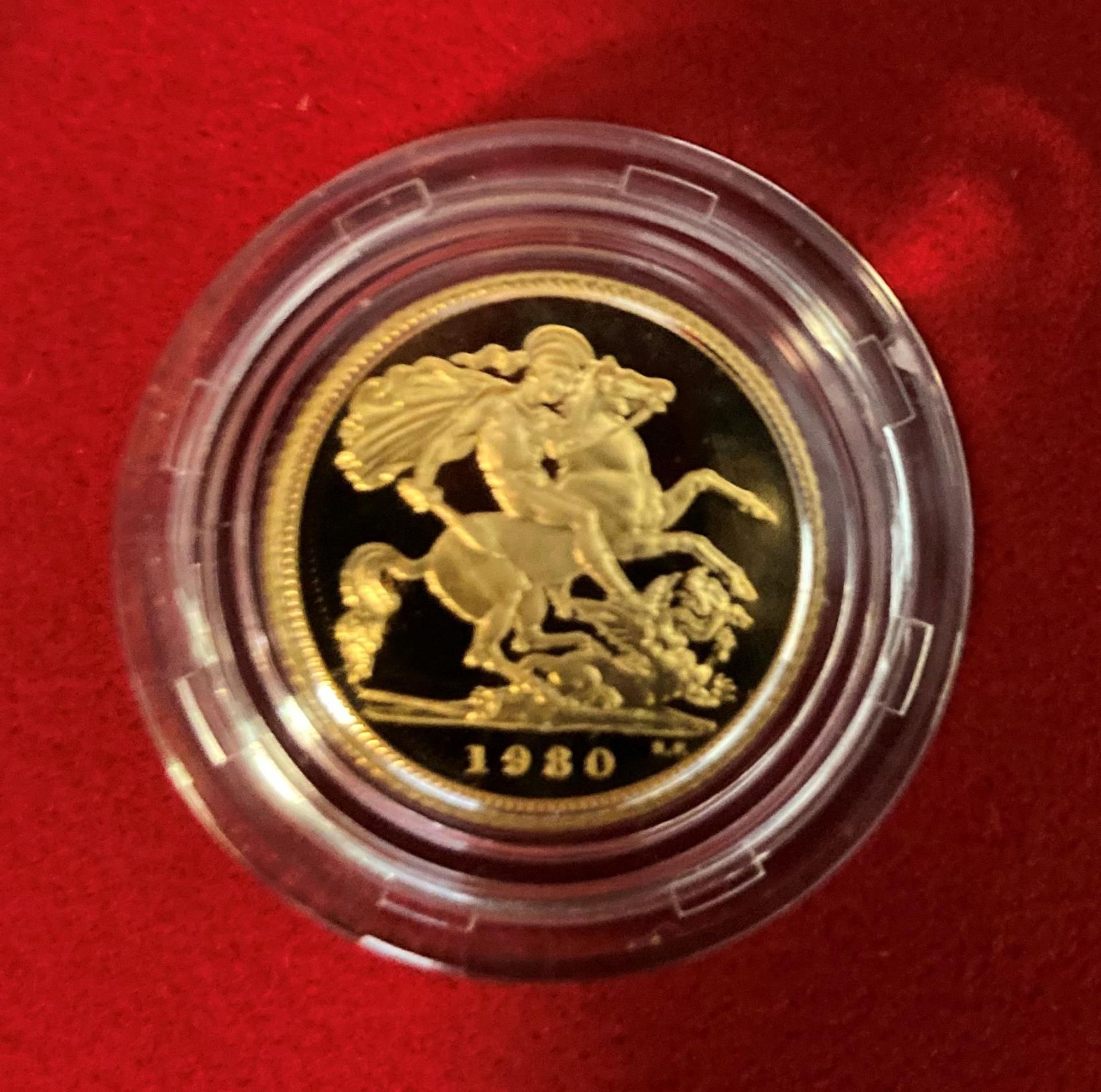 A Royal Mint 1980 Gold Proof Half-Sovereign in red case - Image 3 of 3