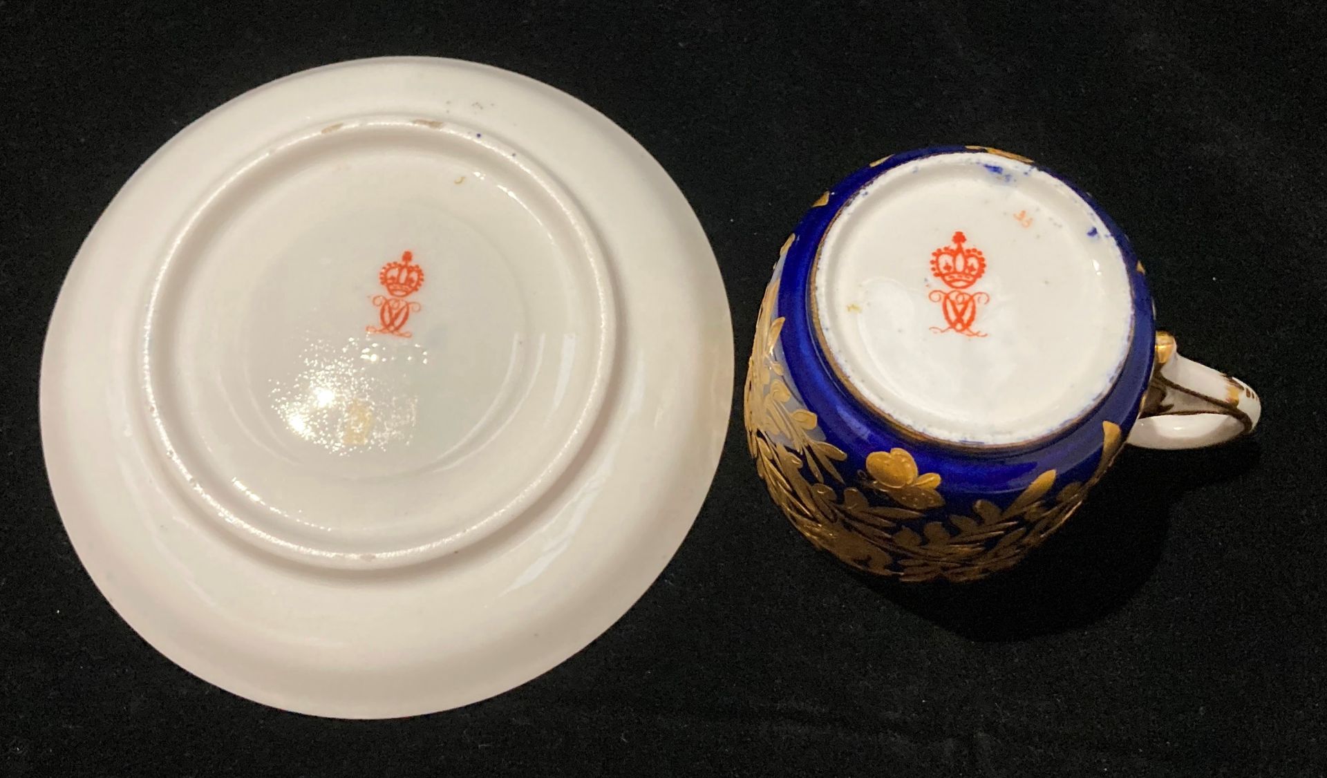 A Derby blue and gilt patterned cup and saucer - Image 3 of 5