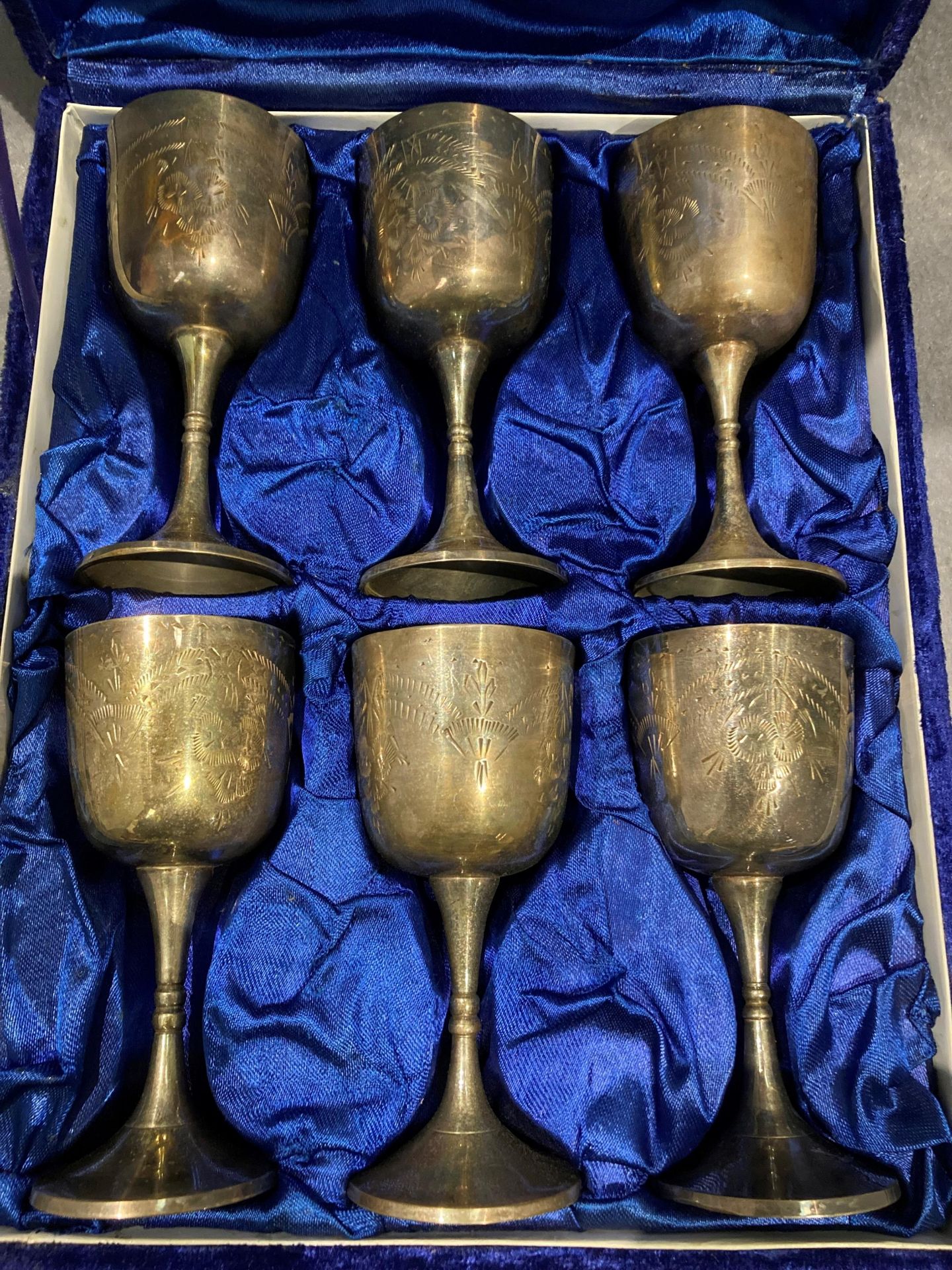 A set of six engraved plated goblets in blue velvet finish case - Image 2 of 2