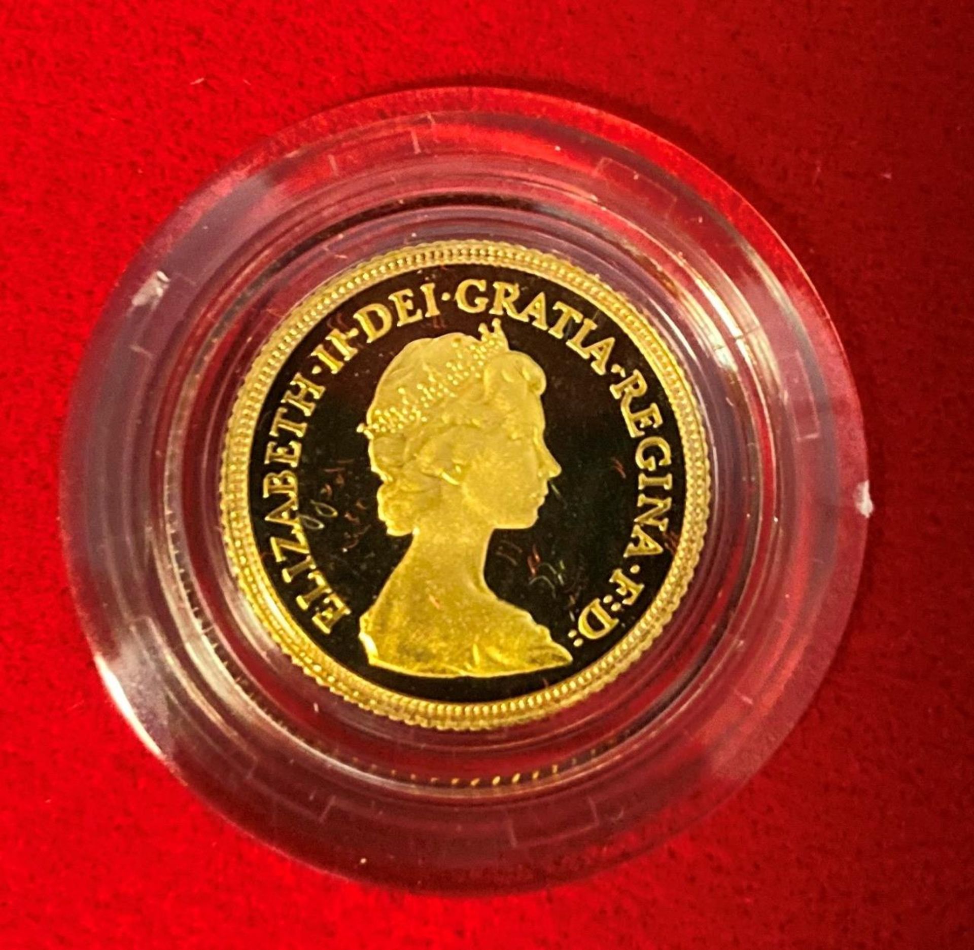 A Royal Mint 1980 Gold Proof Half-Sovereign in red case - Image 2 of 3