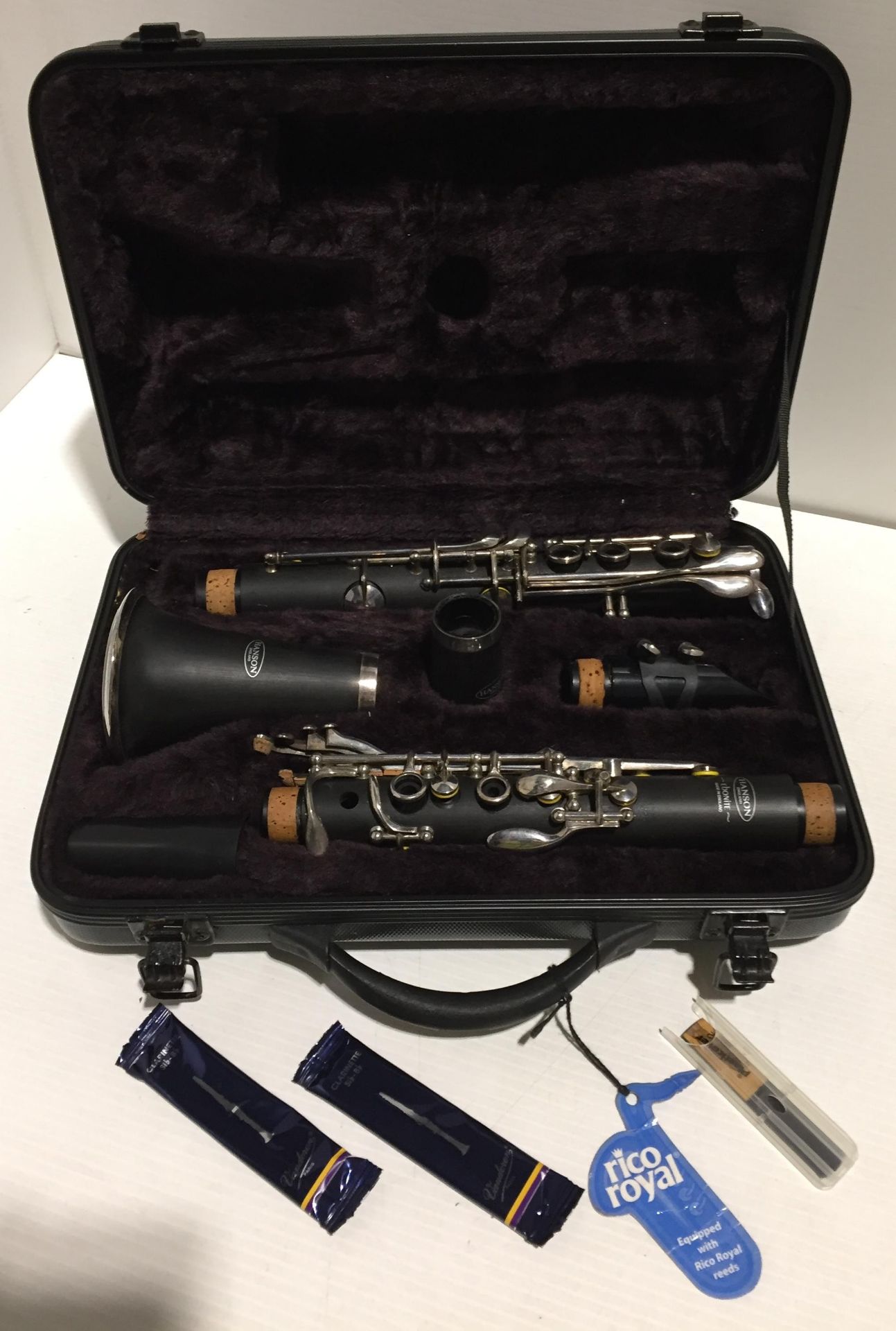 Hanson Ebonite Clarinet in Odyssey Case with spare reeds