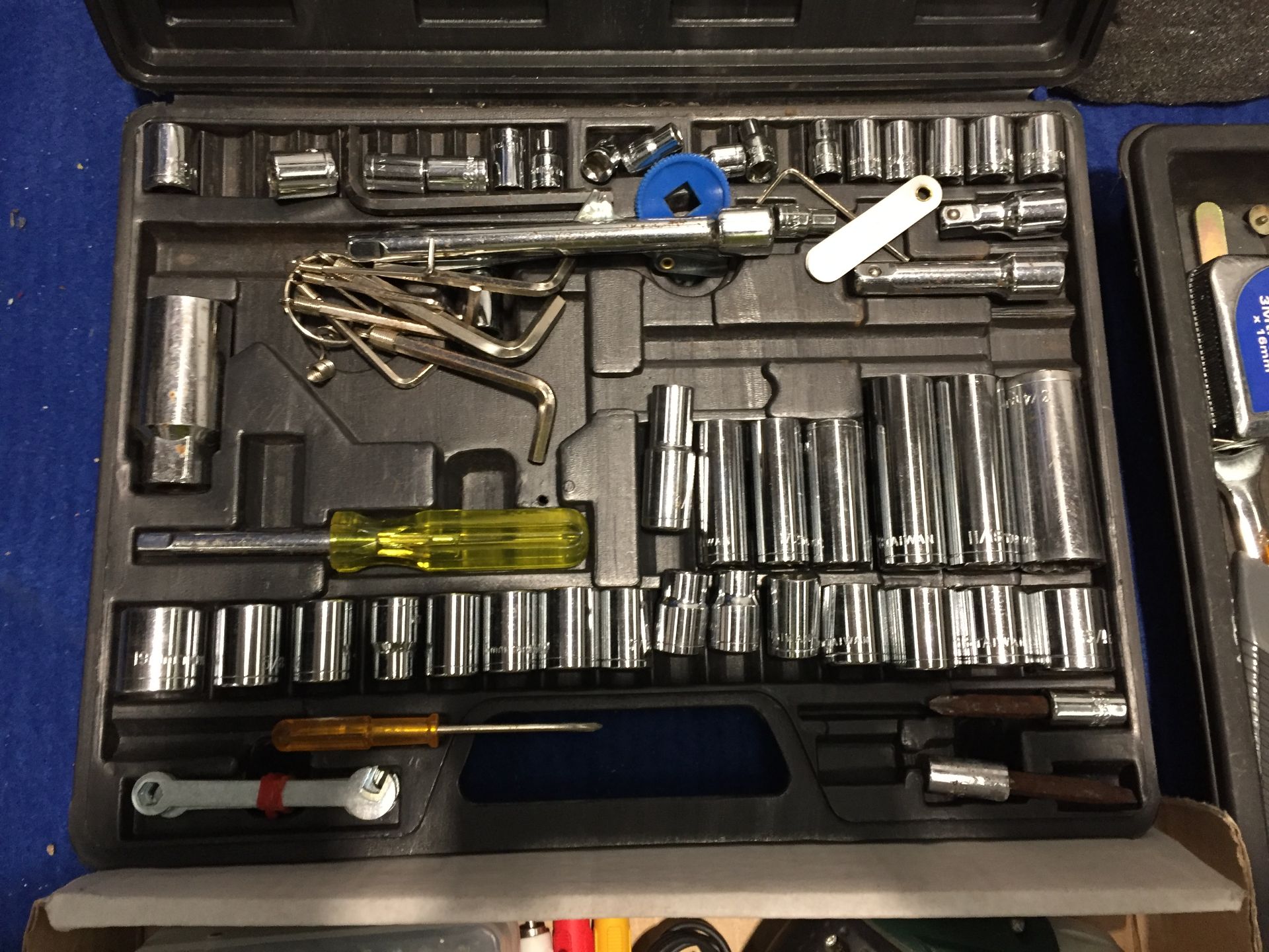 Stanley 23inch Stainless Steel Toolbox and contents, Socket Set, 3 Re-chargeable Screwdrivers, - Image 3 of 4