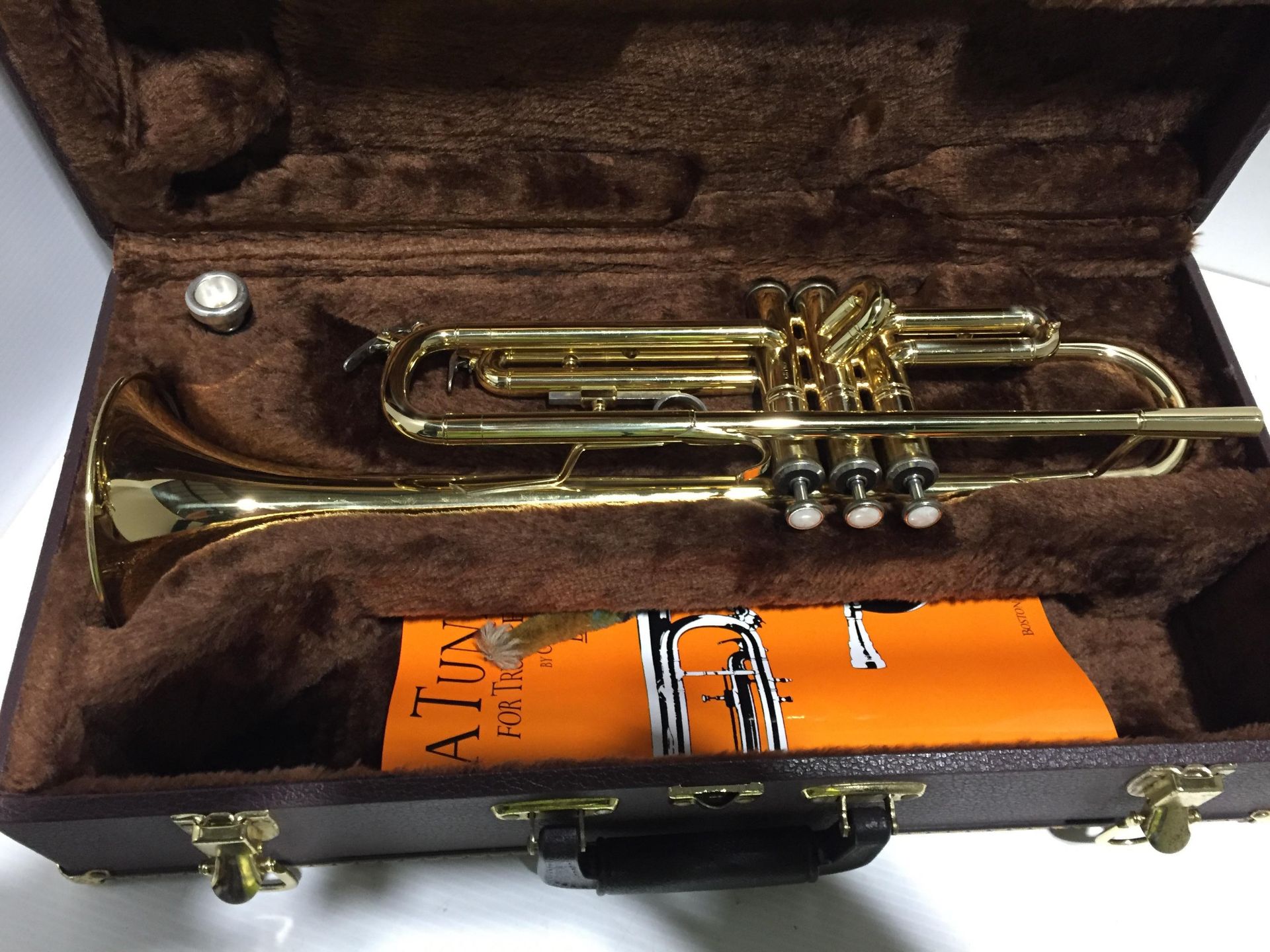 Elkhart Series 2 Trumpet in brown carrying case with cleaning brush and book 1 - A Tune A Day - Image 2 of 2