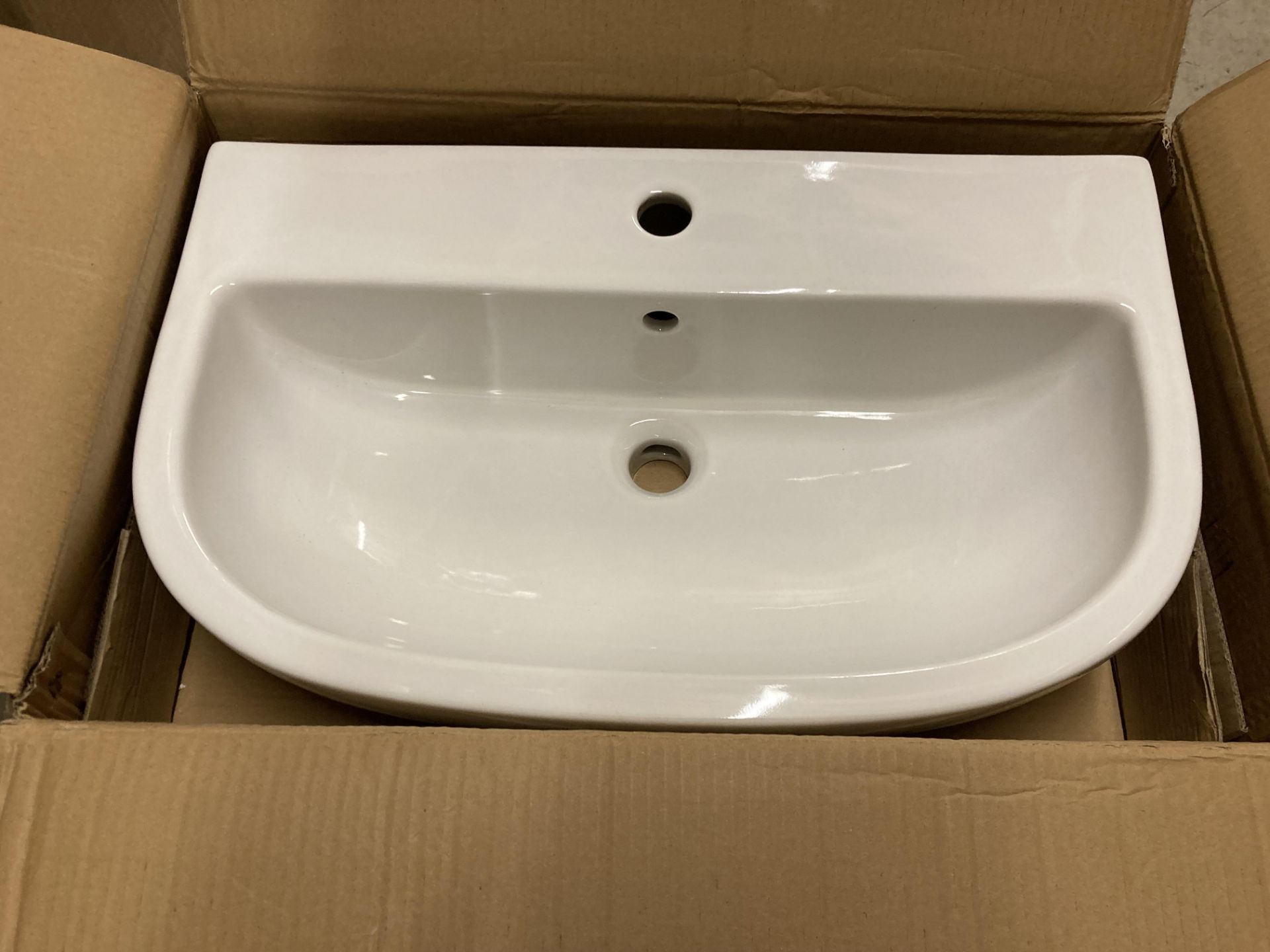 Britton compact 650mm x 400mm 1TH basin