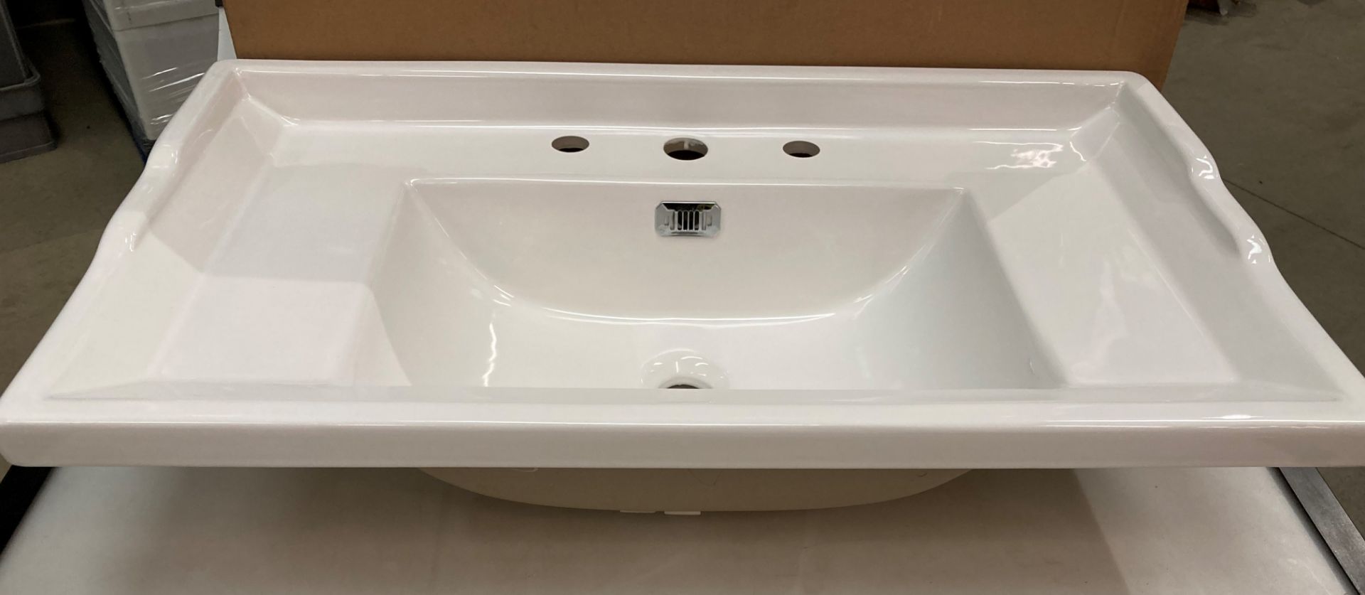 3 x 800mm traditional basin 3T/H size 820mm x 480mm x 220mm - Image 2 of 2