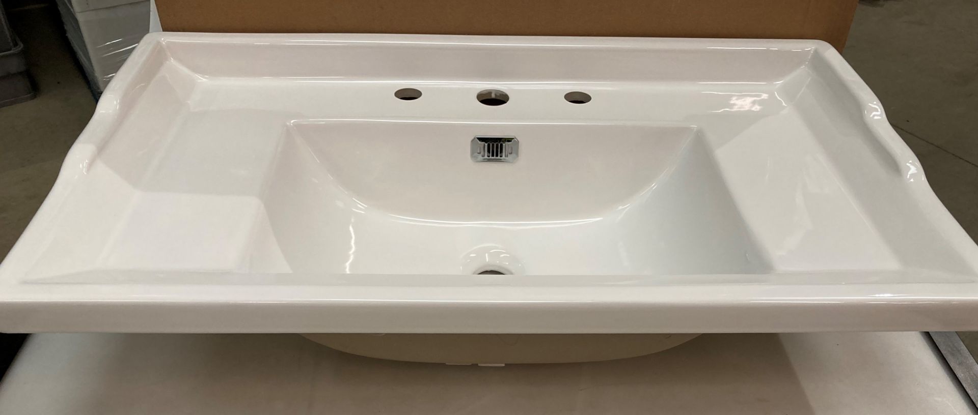 2 x 800mm traditional basin 3T/H size 820mm x 480mm x 220mm - Image 2 of 2