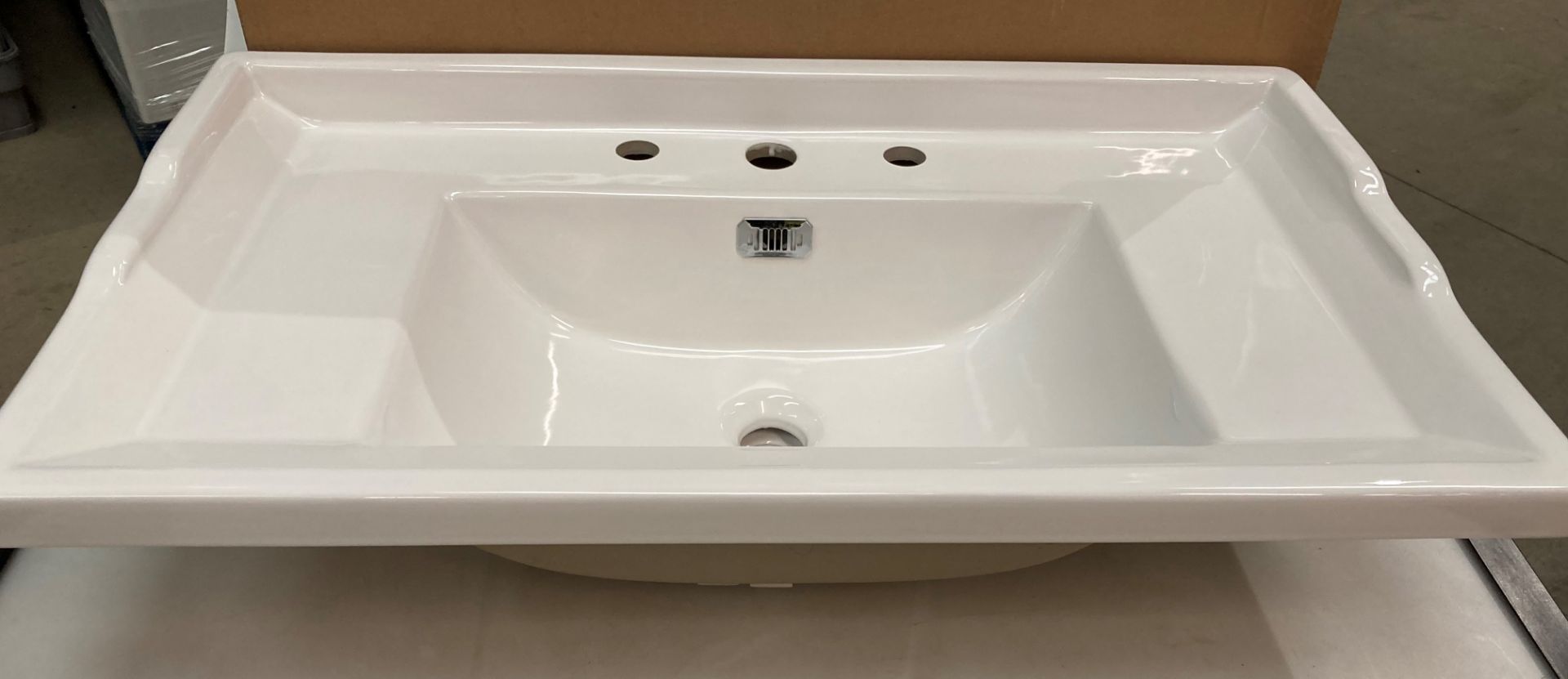 2 x 800mm traditional basin 3T/H size 820mm x 480mm x 220mm - Image 2 of 2