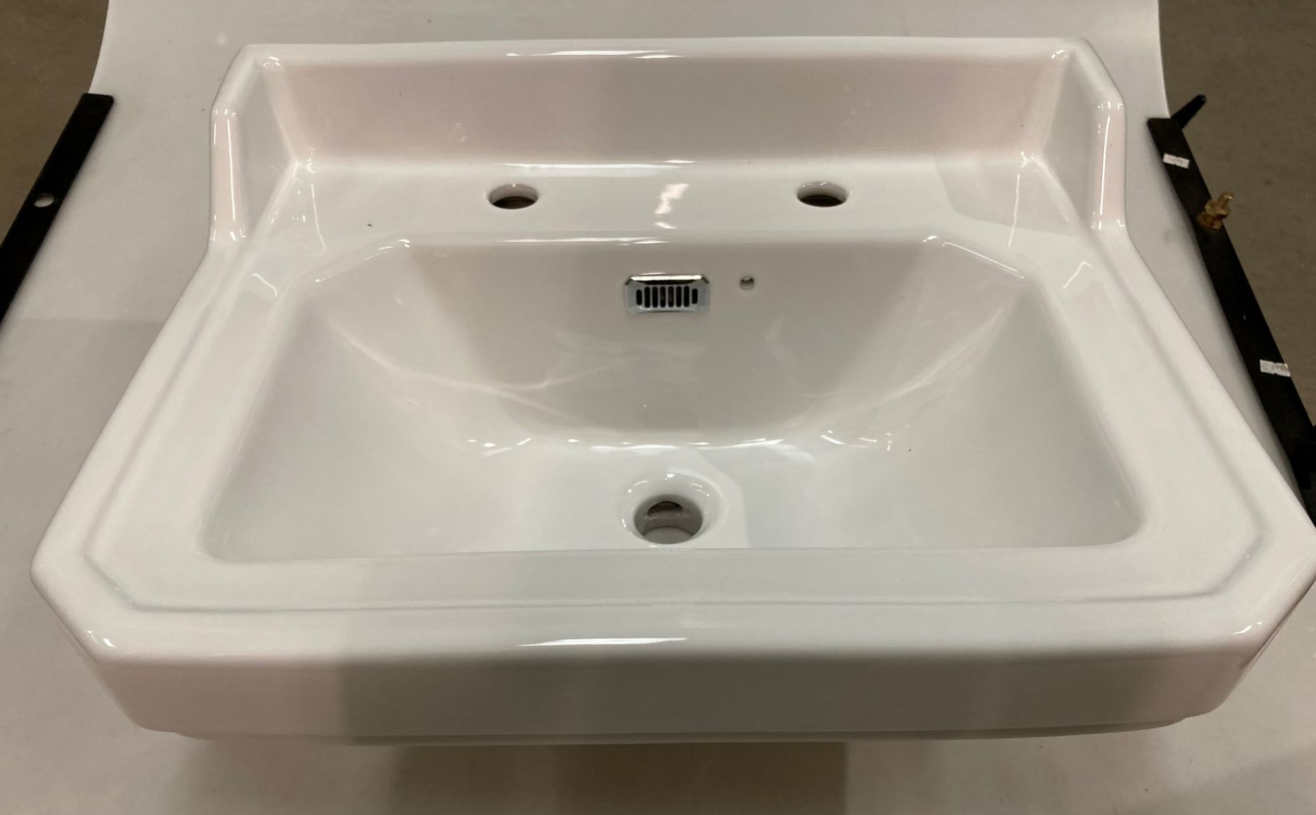 560mm traditional high back 2TH sink - Image 2 of 2