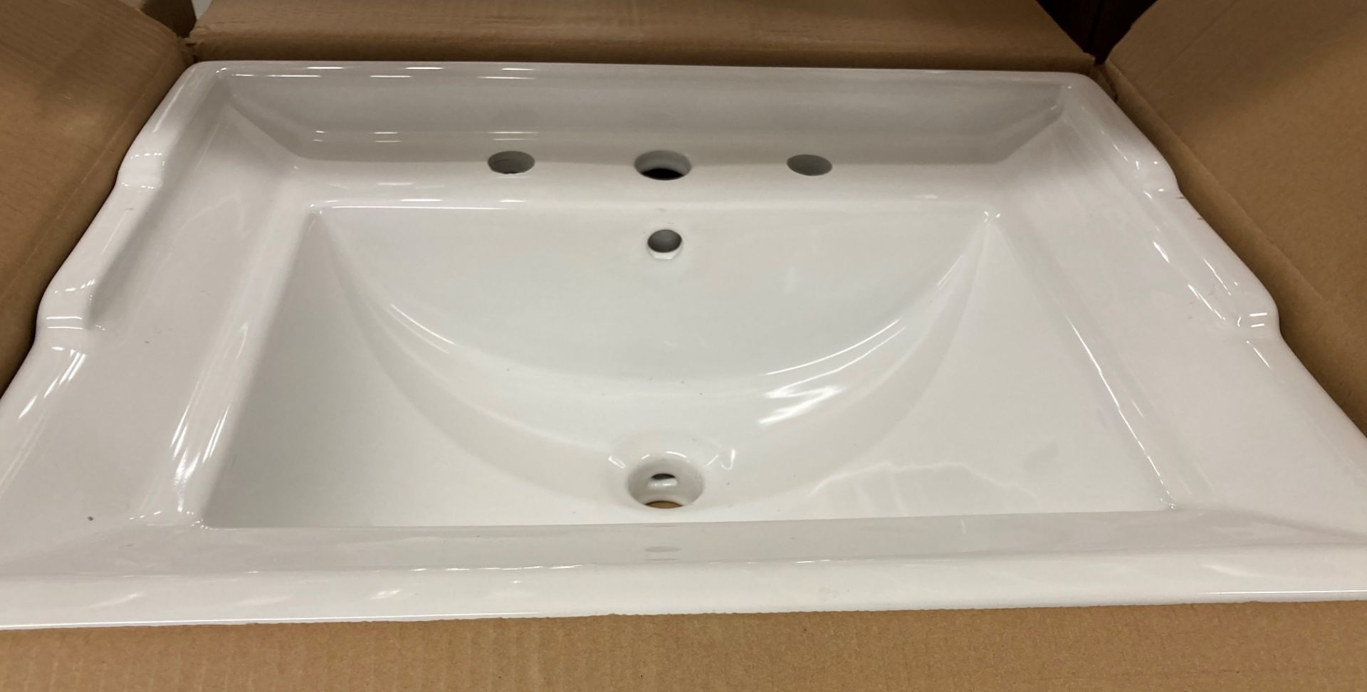 2 x 620mm traditional basins 3TH size 620mm x 480mm x 220mm