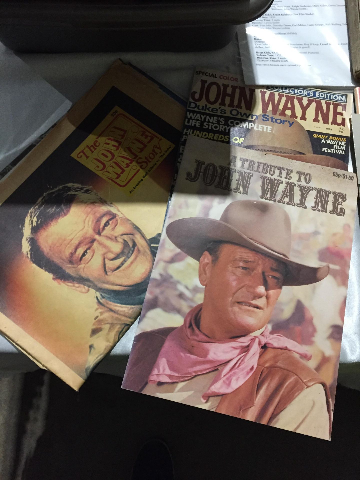 John Wayne lot - Framed John Wayne Posta - Image 3 of 4